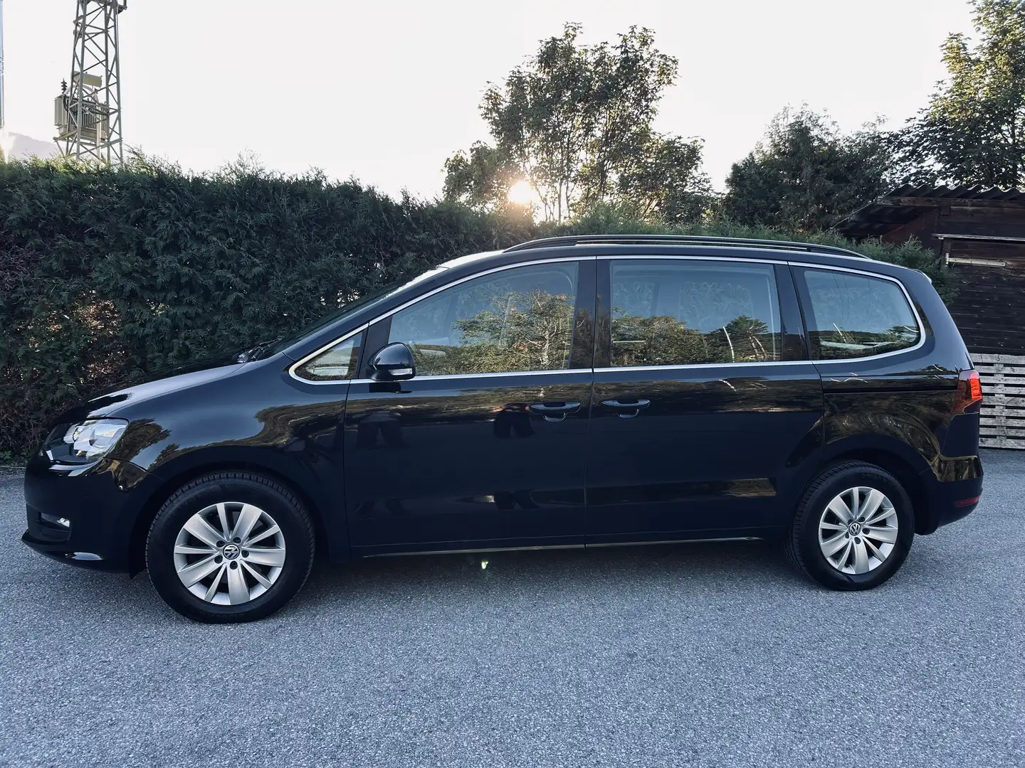 Volkswagen Sharan Comfortline BMT SCR 2,0 TDI 4Motion Schwarz - 2