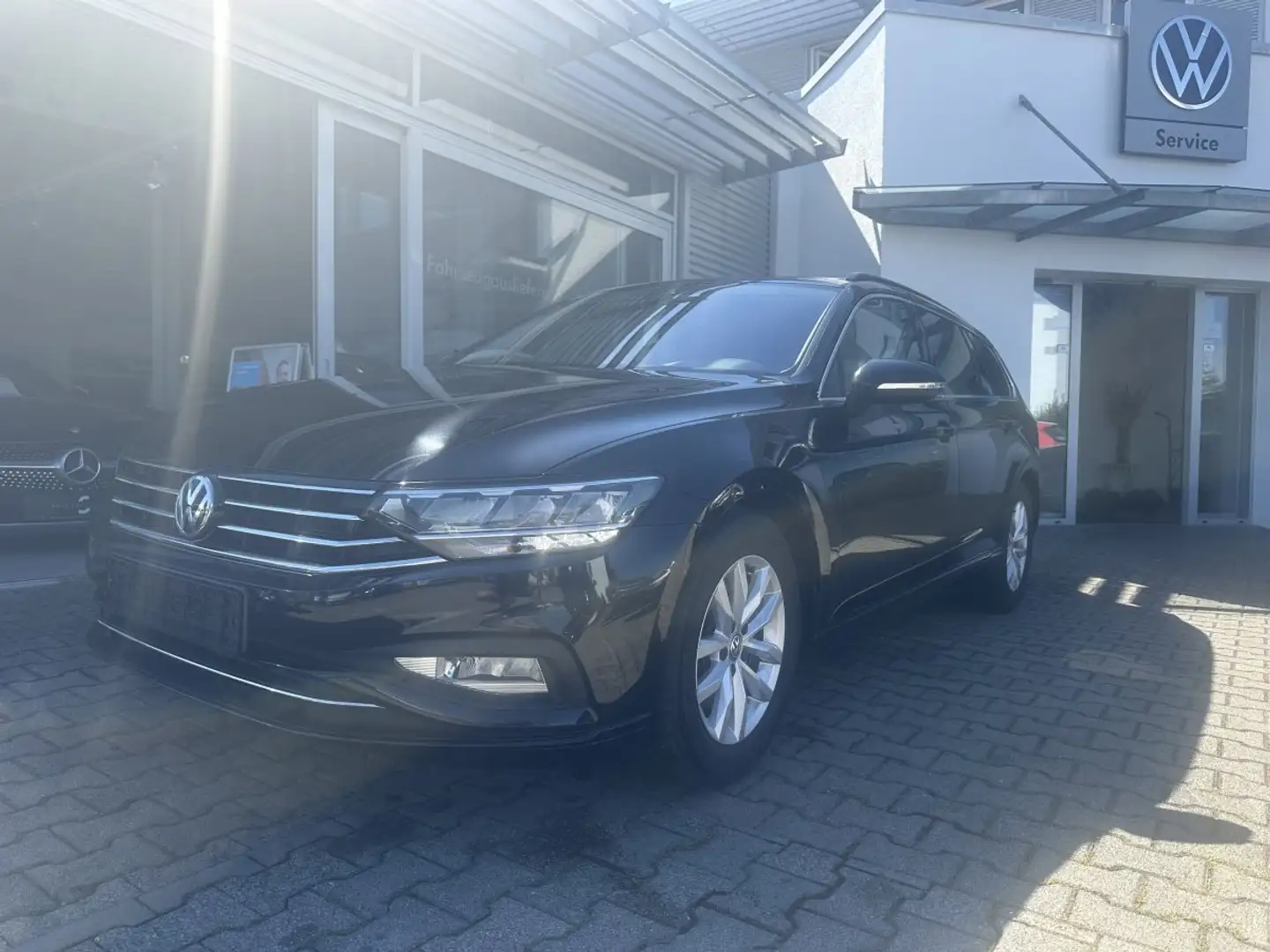 Volkswagen Passat Variant 2.0TDI COMFORT LED*NAVI*KAMERA*ALU Noir - 1