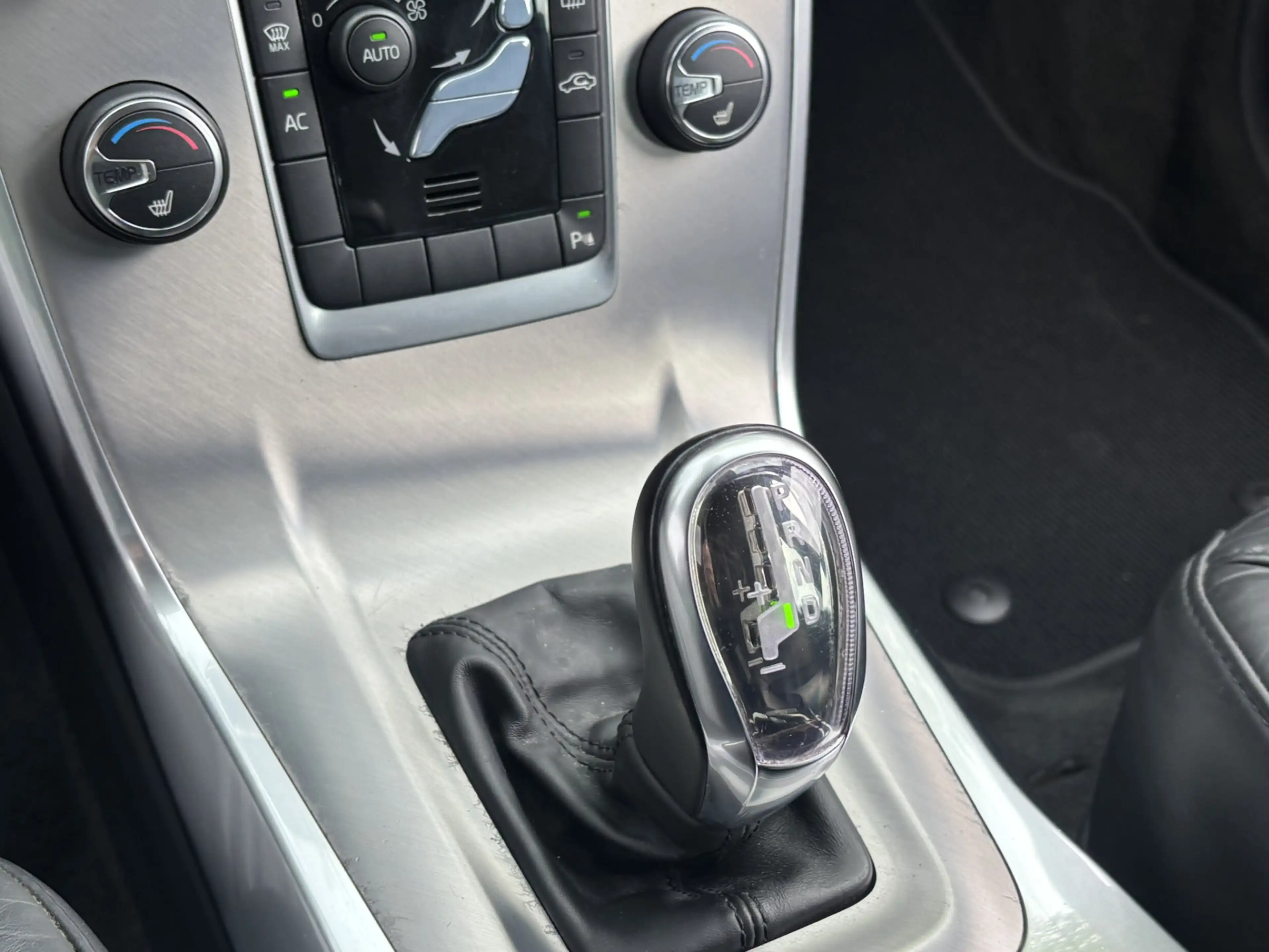Volvo V70 2.0 T5 213pk 5 Cilinder! Aut Xenon Carplay — photo 18