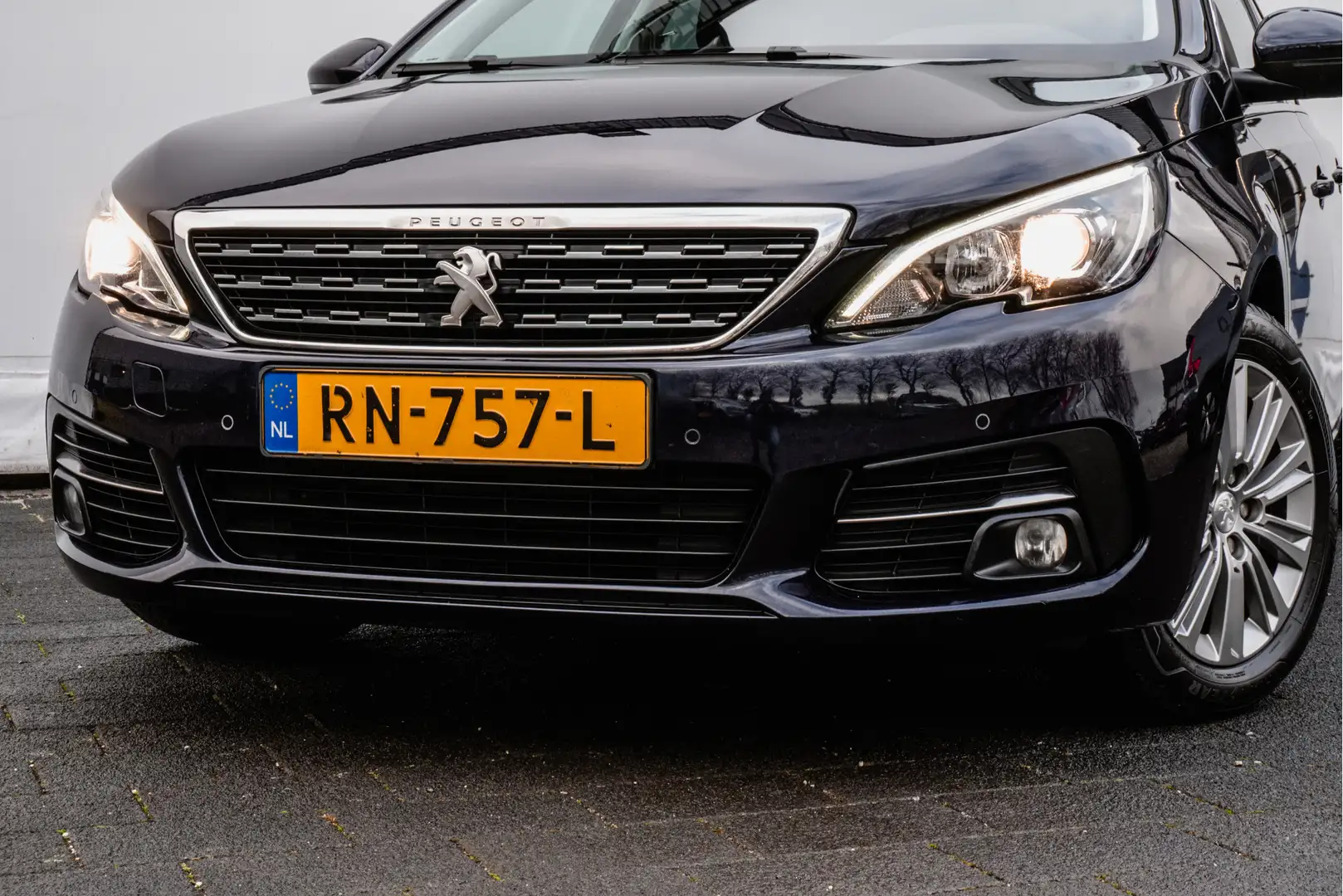 Peugeot 308 SW 1.2 PureTech Blue Lease Premium Trekhaak/ Panor Blau - 2
