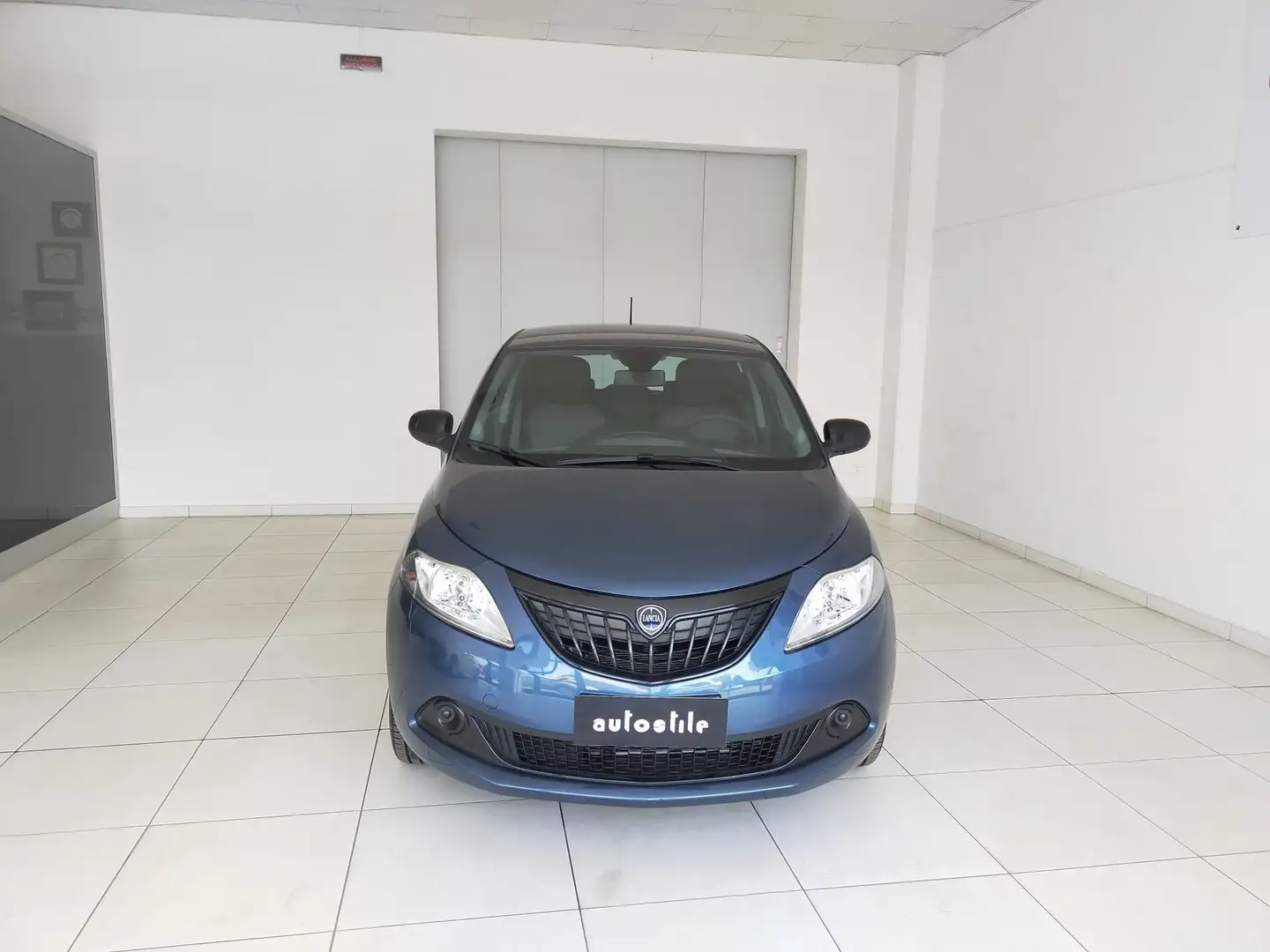 Lancia Ypsilon 1.0 FireFly 5 porte S&S Hybrid Silver Plus KM0 Modrá - 2