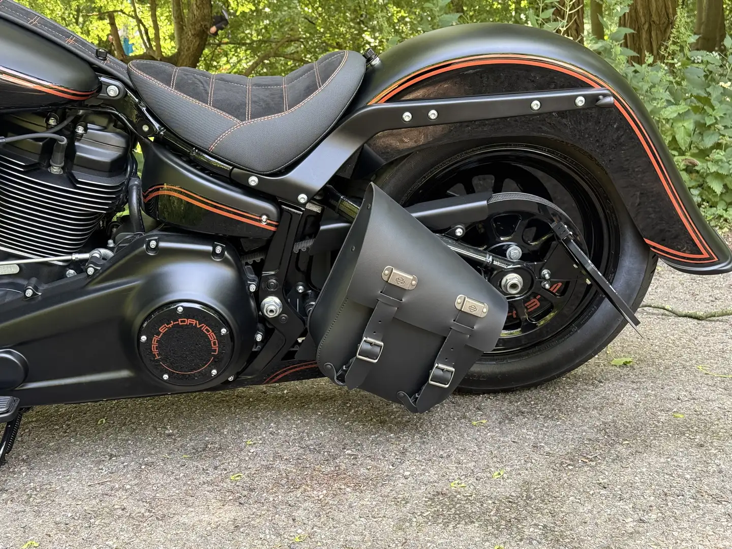 Harley-Davidson Heritage Softail 107FLHCS - 2