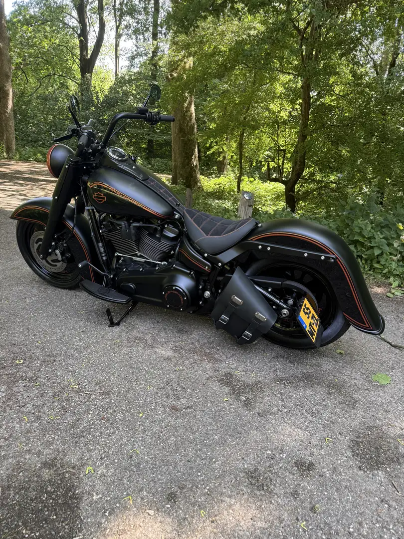 Harley-Davidson Heritage Softail 107FLHCS - 1