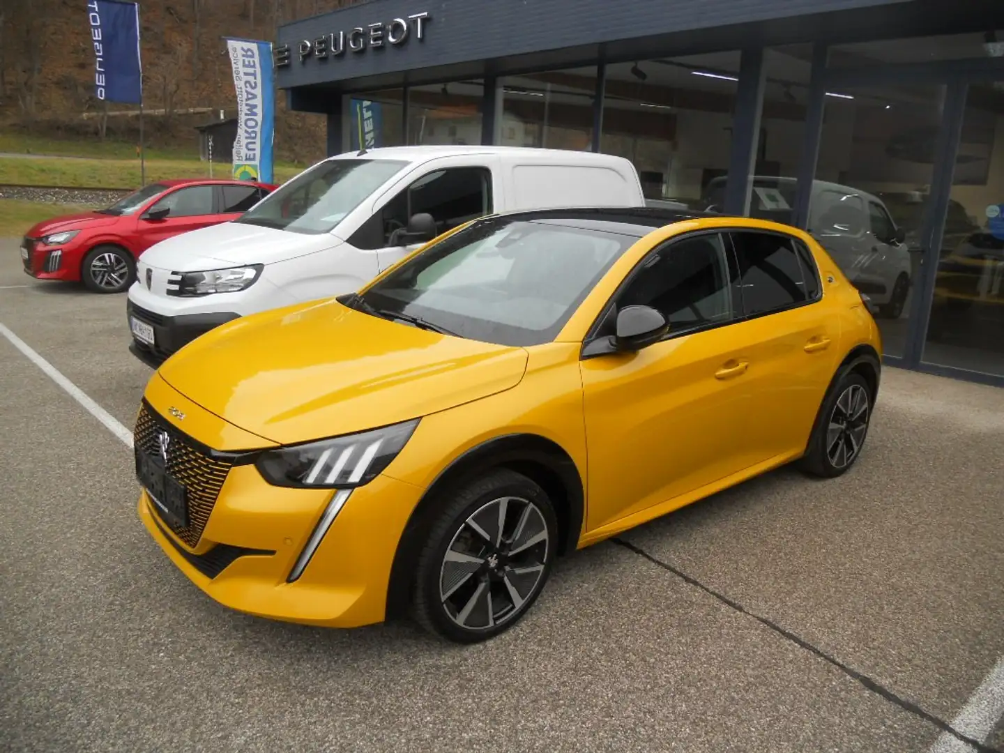 Peugeot e-208 50kWh GT Gelb - 1