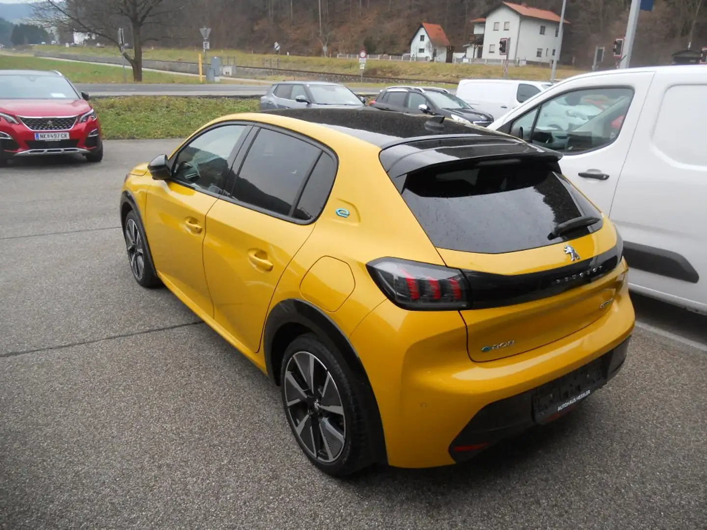 Peugeot e-208 50kWh GT Gelb - 2