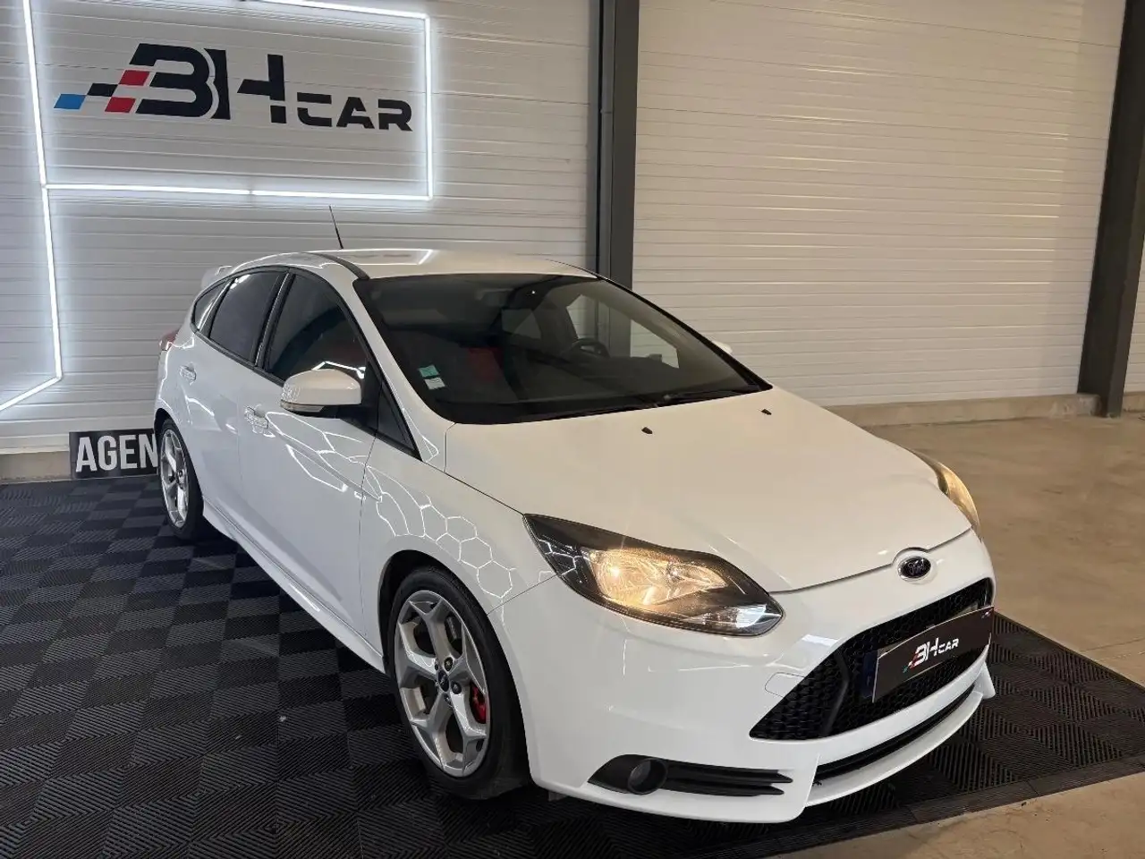 Ford Focus ST 2.0 ECOBOOST 250