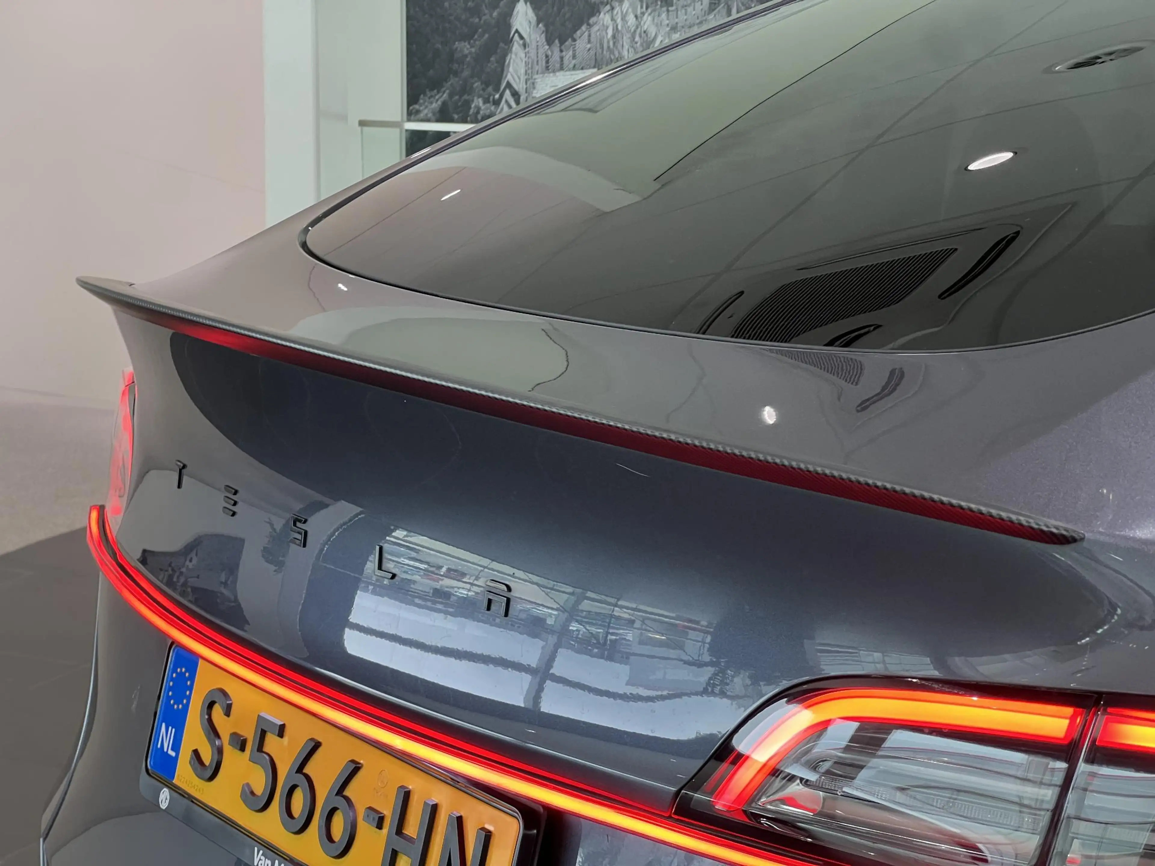 Tesla Model Y Long Range AWD 75 kWh — photo 14