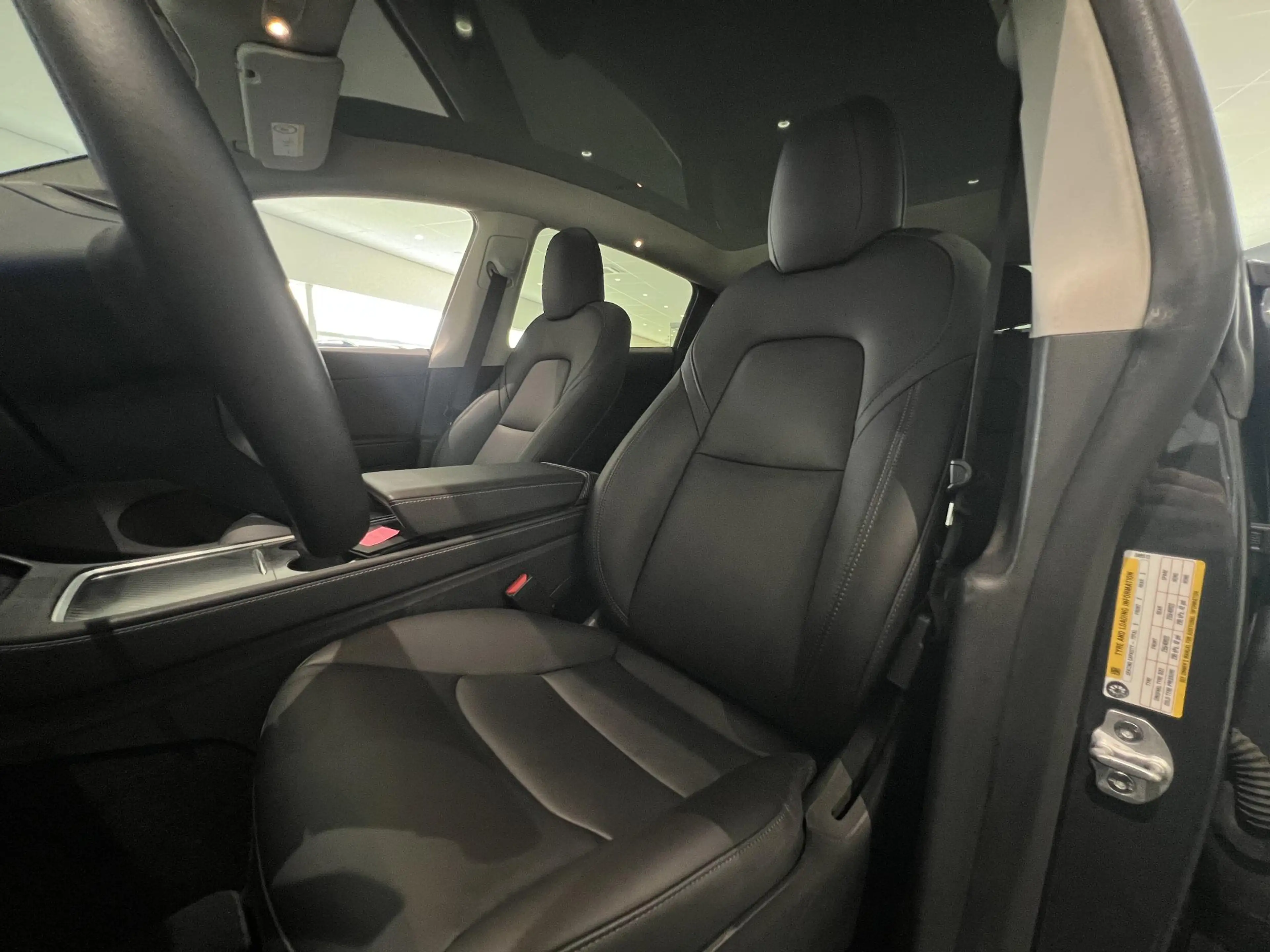 Tesla Model Y Long Range AWD 75 kWh — photo 7