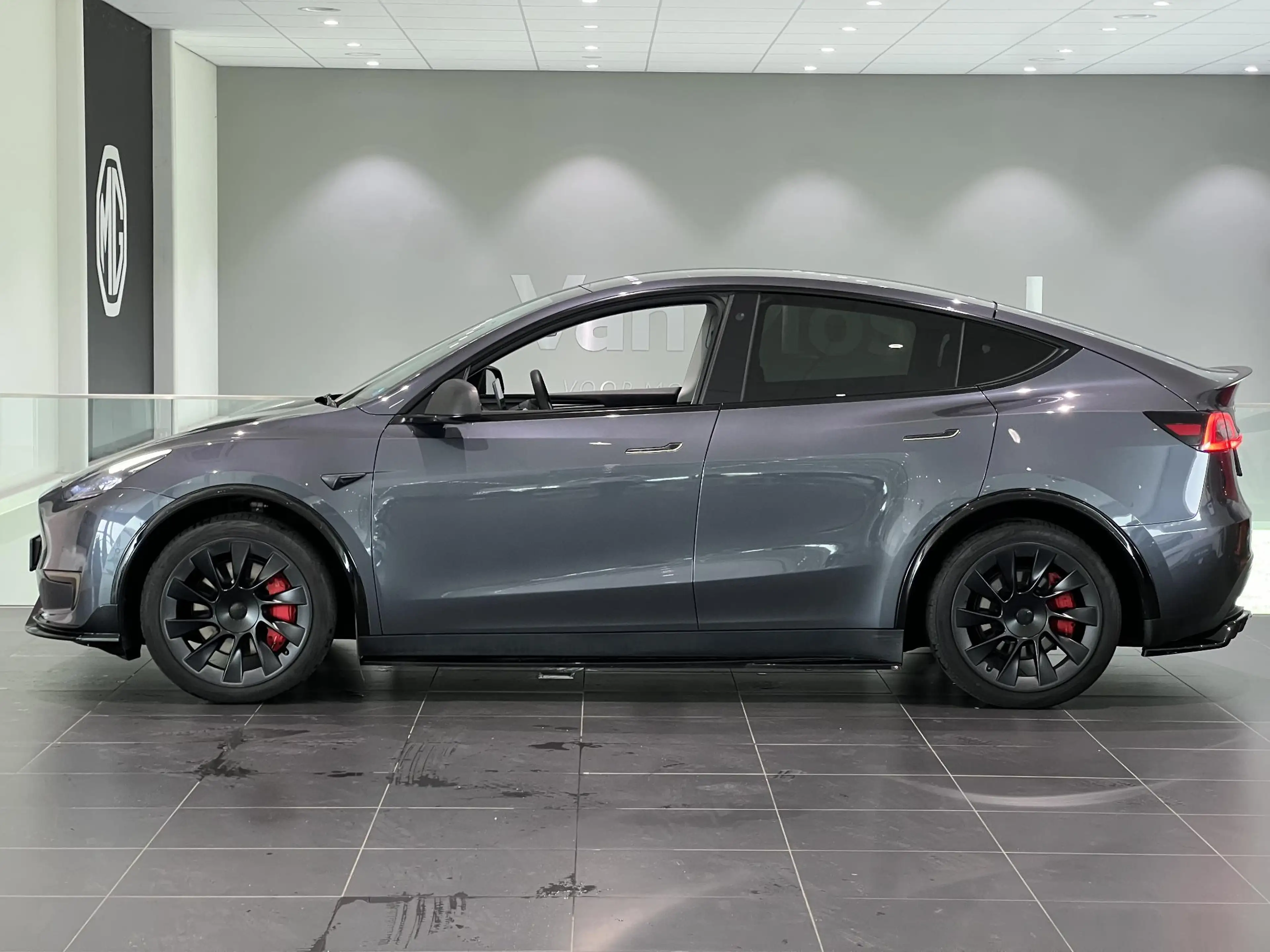 Tesla Model Y Long Range AWD 75 kWh — photo 2
