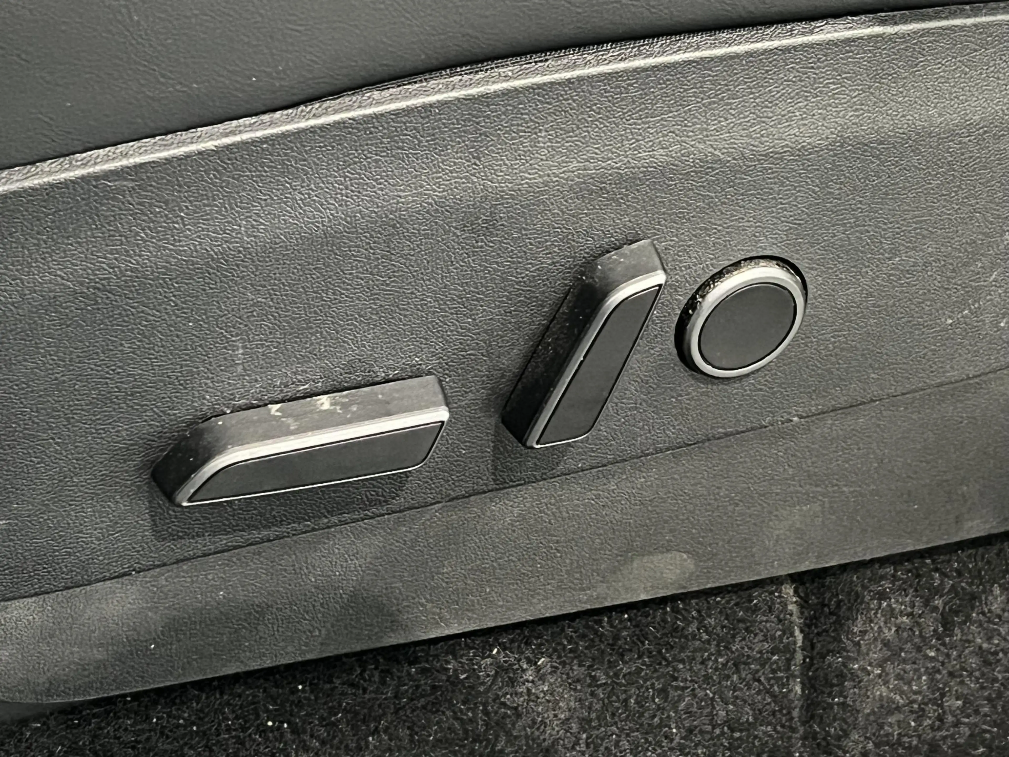 Tesla Model Y Long Range AWD 75 kWh — photo 8