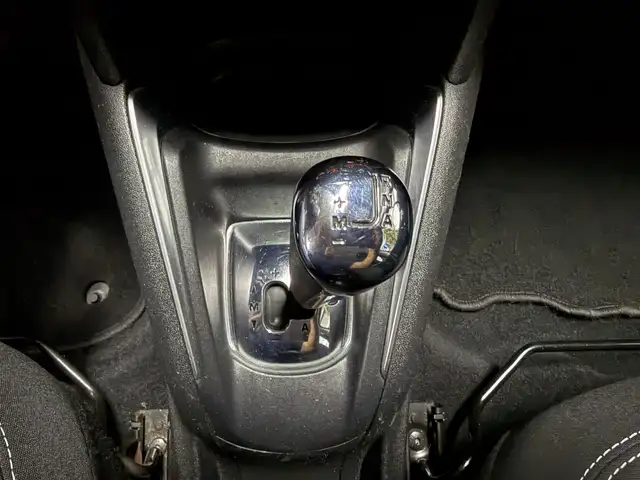 Peugeot 208 view 12