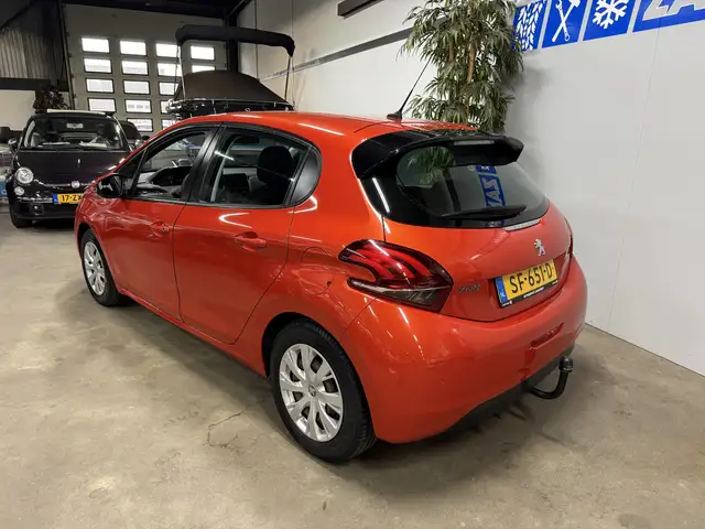 Peugeot 208 view 6