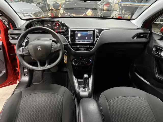 Peugeot 208 view 10