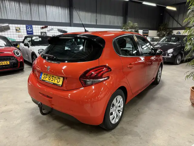 Peugeot 208 view 4