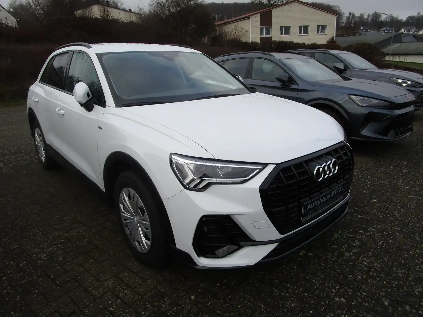 Audi Q3 35 TFSI S line Wit - 2