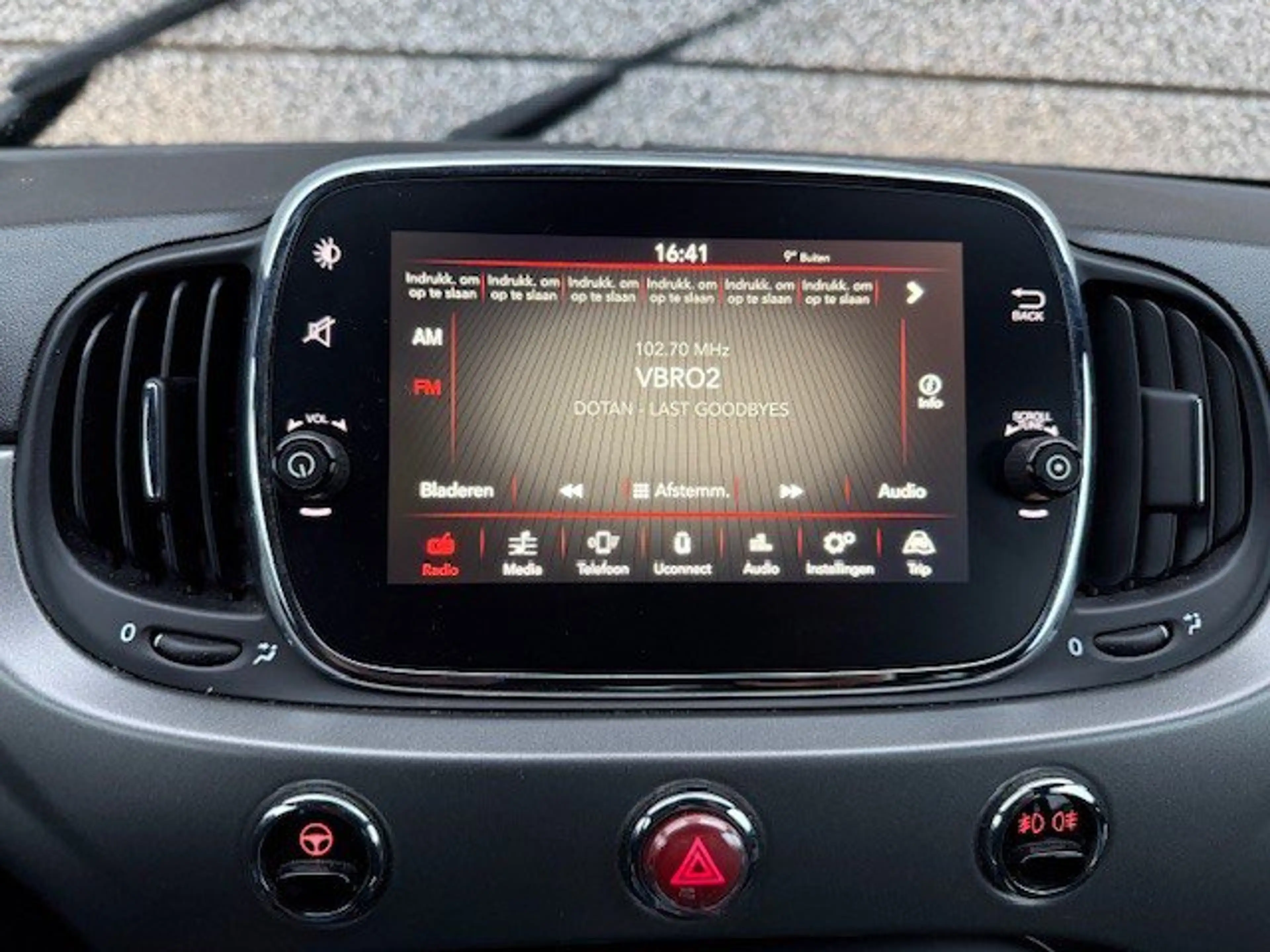 Fiat 500 *AC*CAR PLAY*HALF LEDER* 1.2 Benzine — photo 11