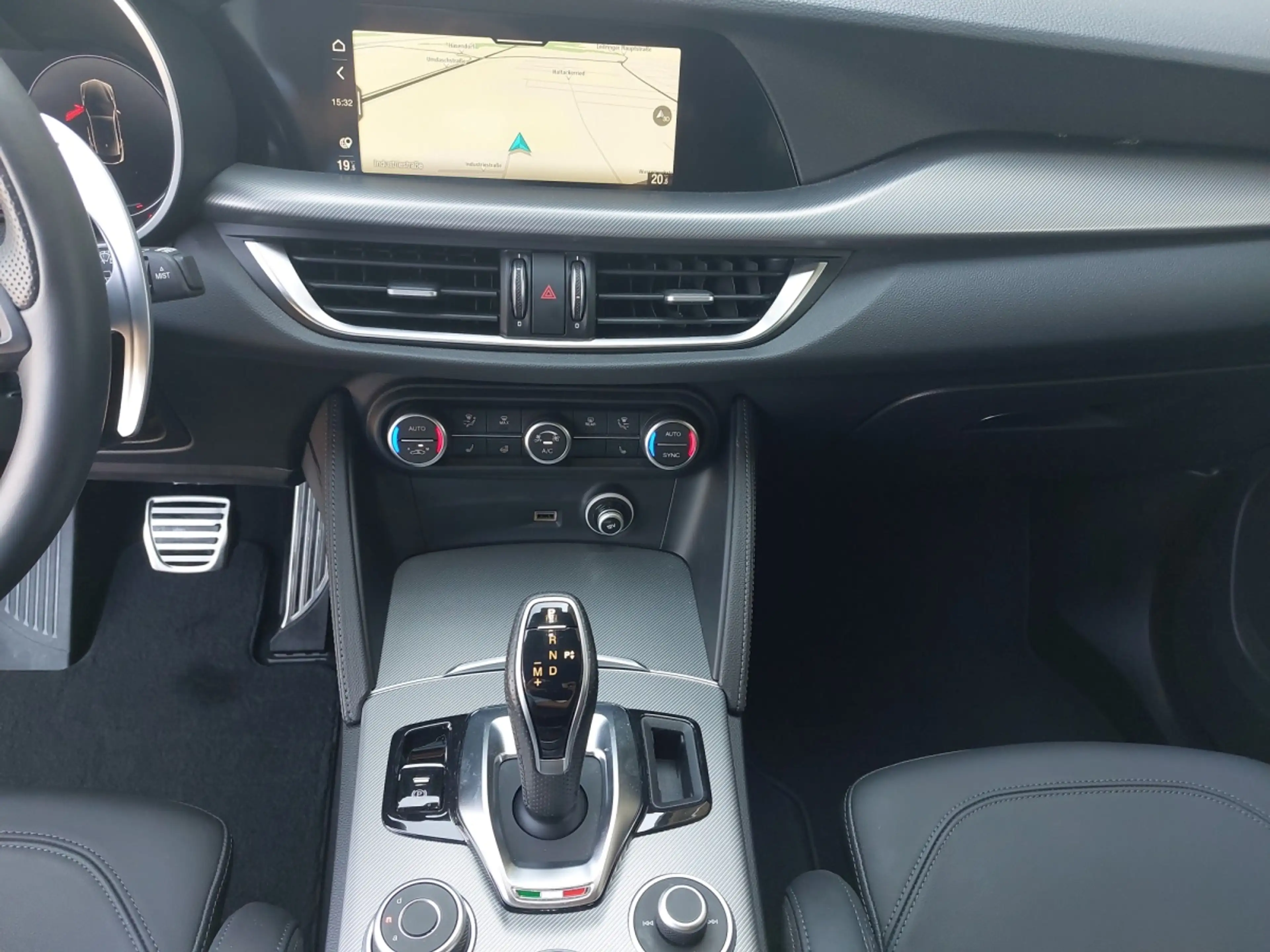 Alfa Romeo Stelvio Veloce 2.2 16V 210 AT8 Q4 — photo 9