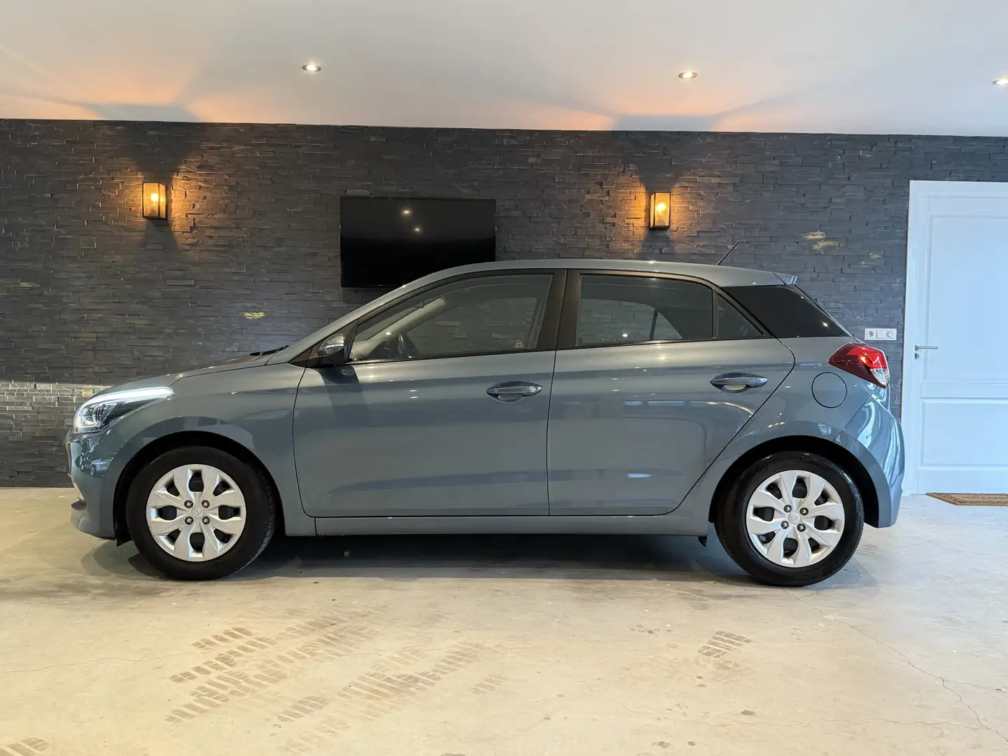 Hyundai i20 1.2 benzine Bj: 2016 / 15.750 KM Grijs - 2