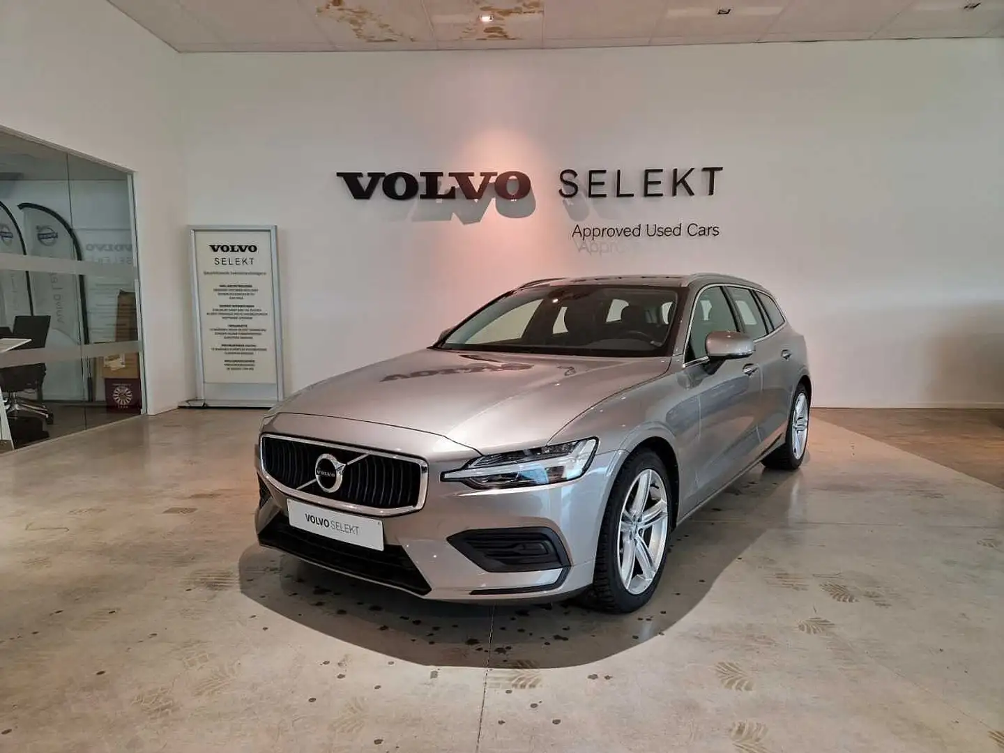 Volvo V60 Momentum Pro D3 Geartronic diesel Grijs - 1