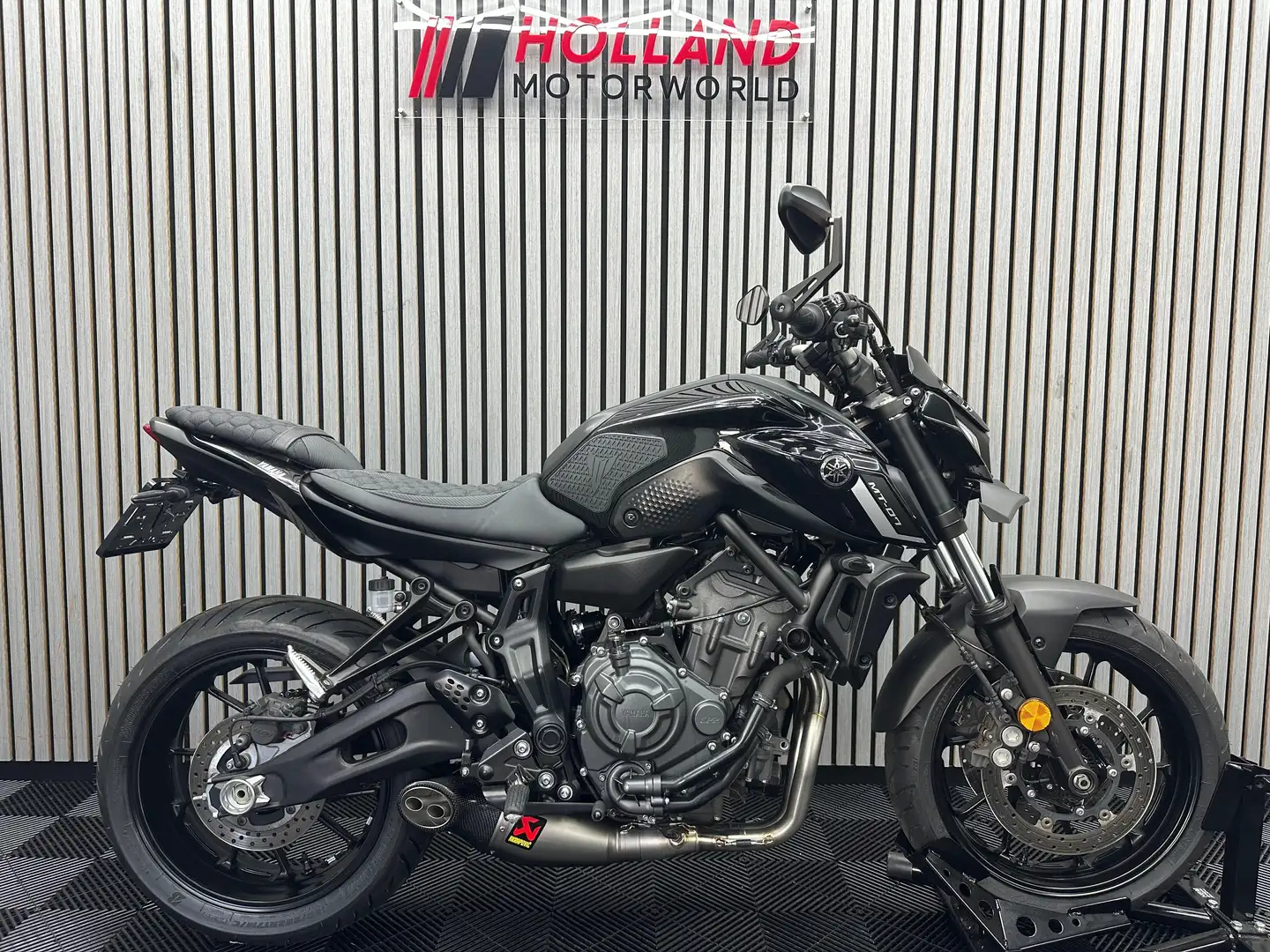 Yamaha MT-07 Pure black - 1
