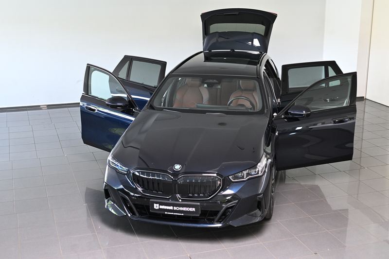 BMW 520 d Touring xDrive M Sport M-Bremse AHK Pano — photo 5