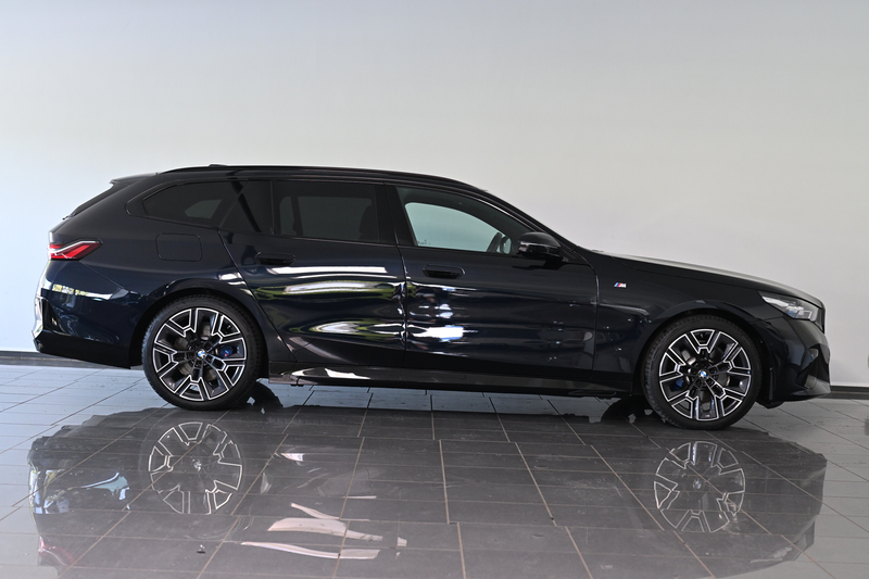 BMW 520 d Touring xDrive M Sport M-Bremse AHK Pano — photo 4