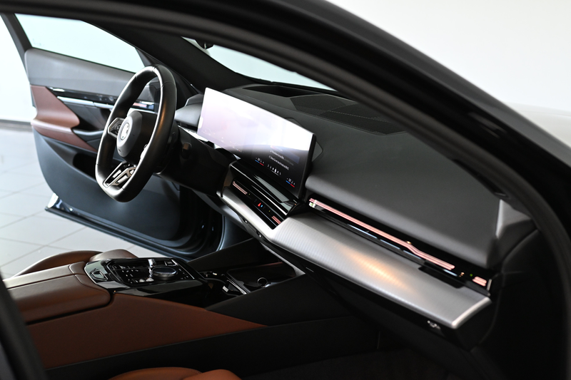 BMW 520 d Touring xDrive M Sport M-Bremse AHK Pano — photo 10