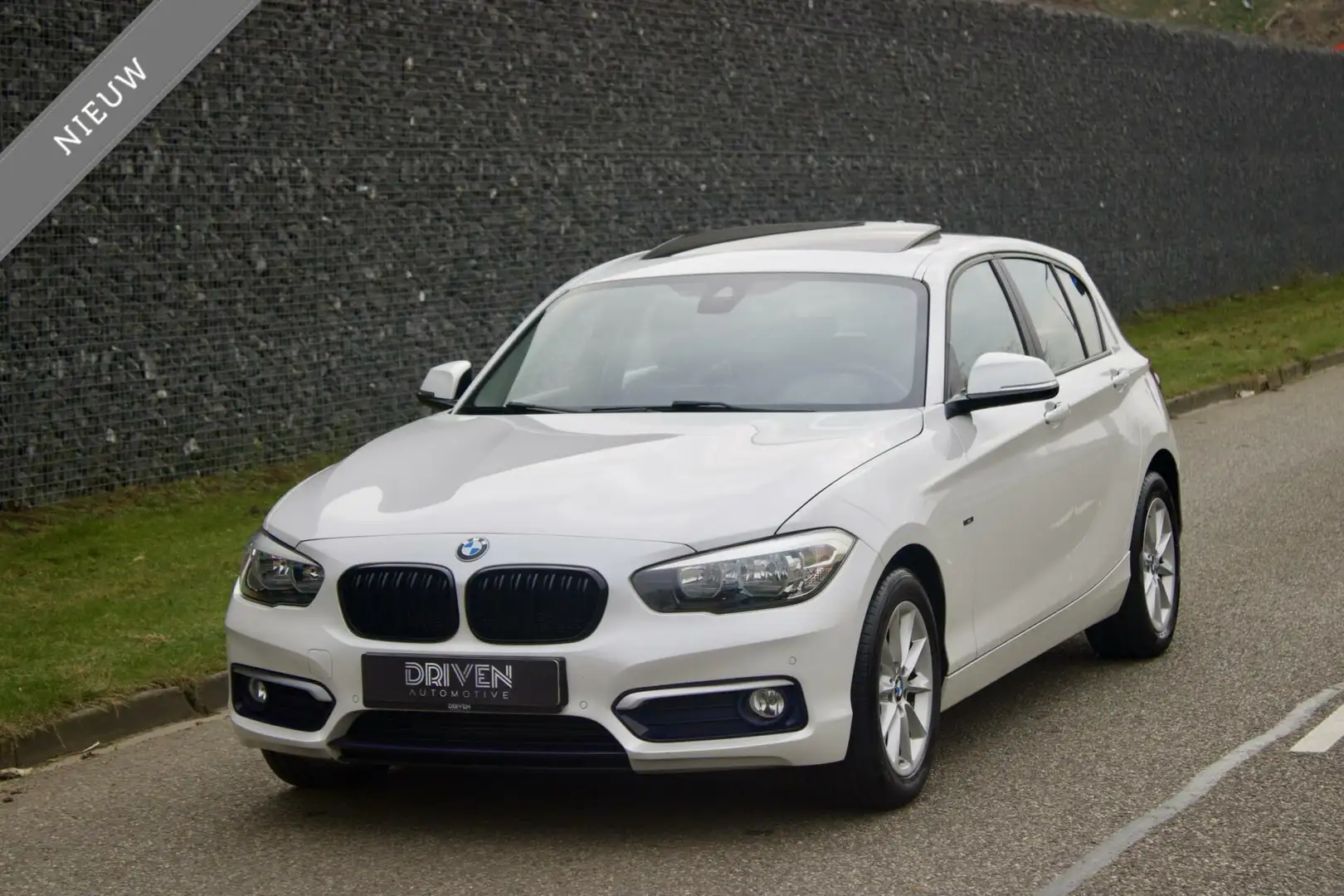 BMW 118 1-serie 118i Urban| Parelmoer Wit - Schuifdak - Na Wit - 1
