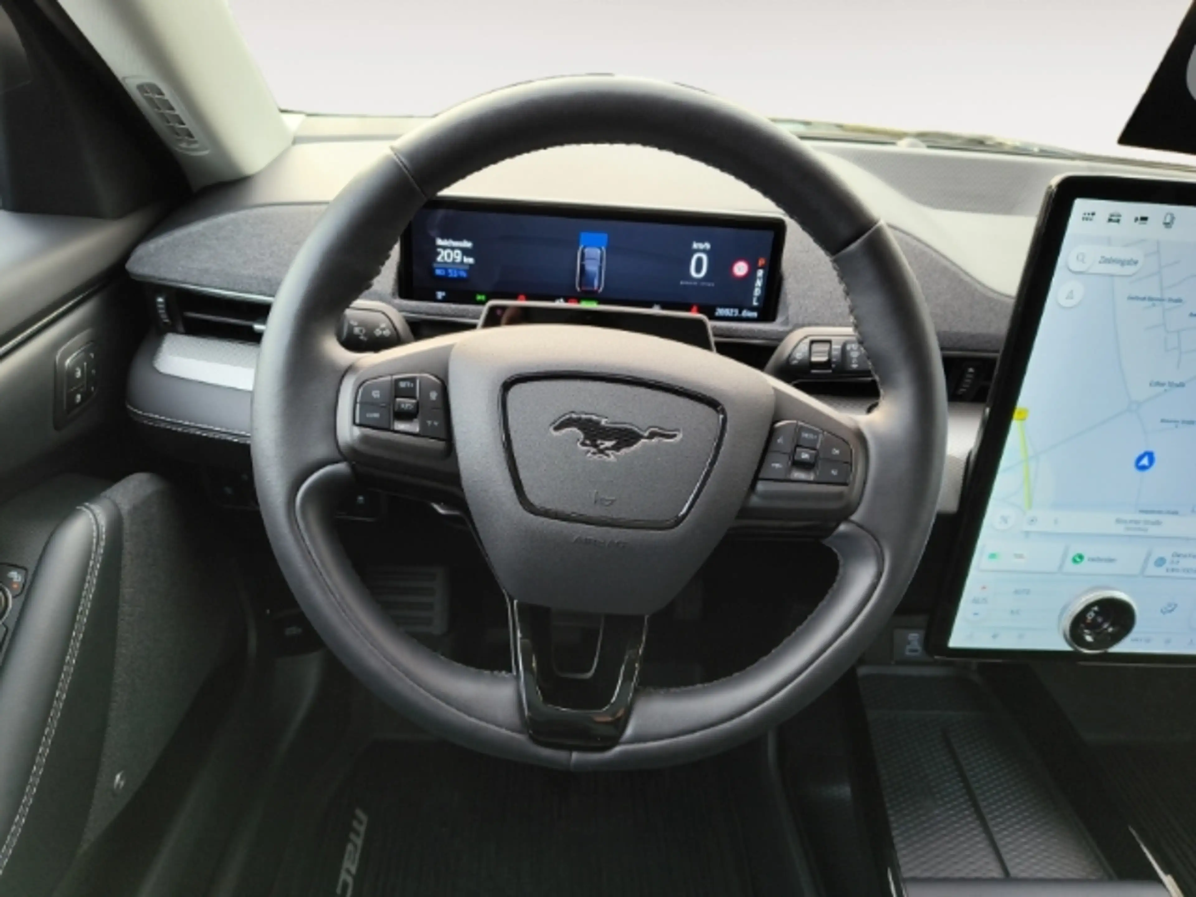 Ford Mustang Mach-E PANO-RFK 360°-LEDER-TOUCH-KEYLES- — photo 13