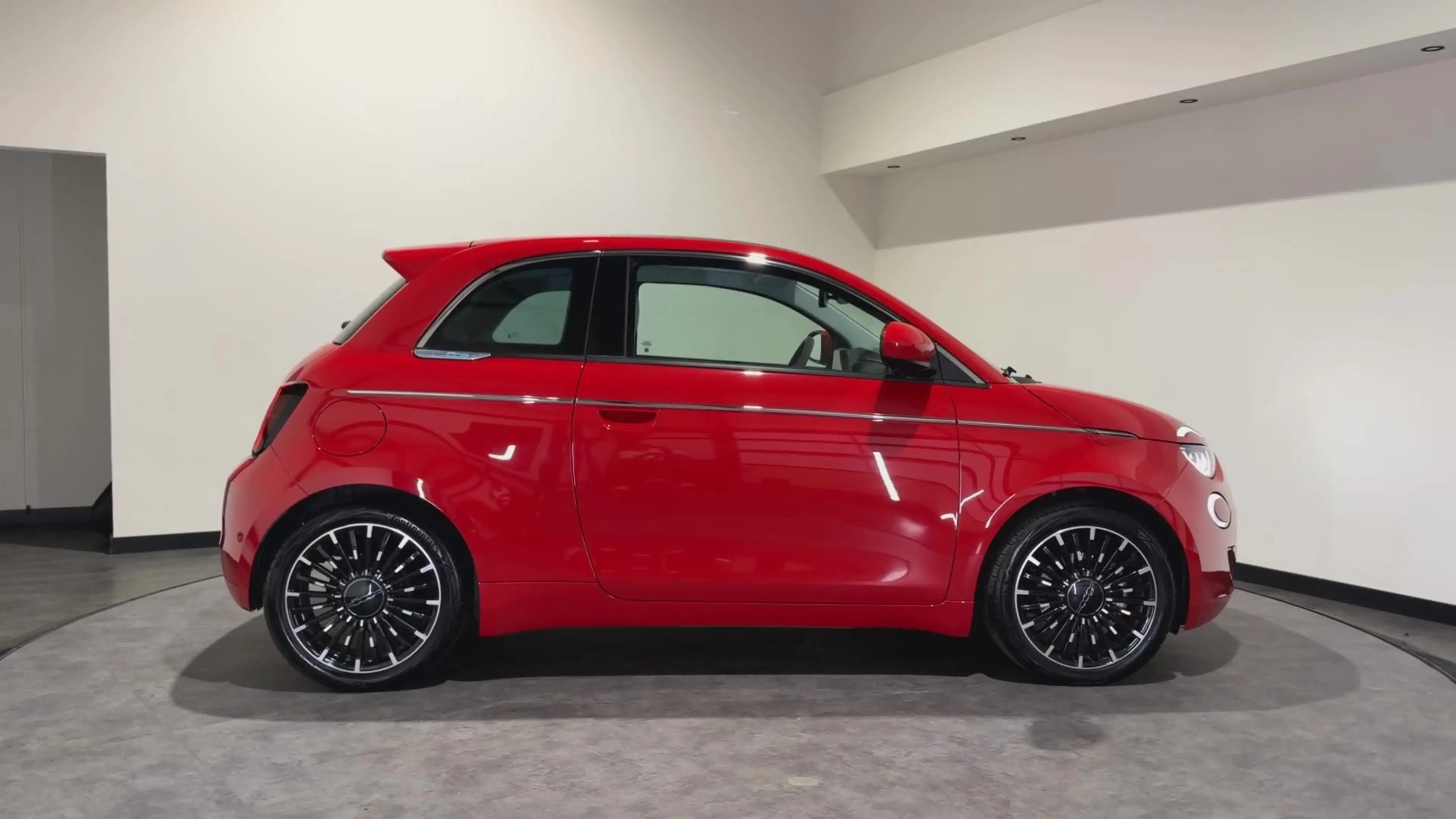 Fiat 500 La Prima 42 kWh | Luxe Leder | ACC | Keyless | Pan — photo 2