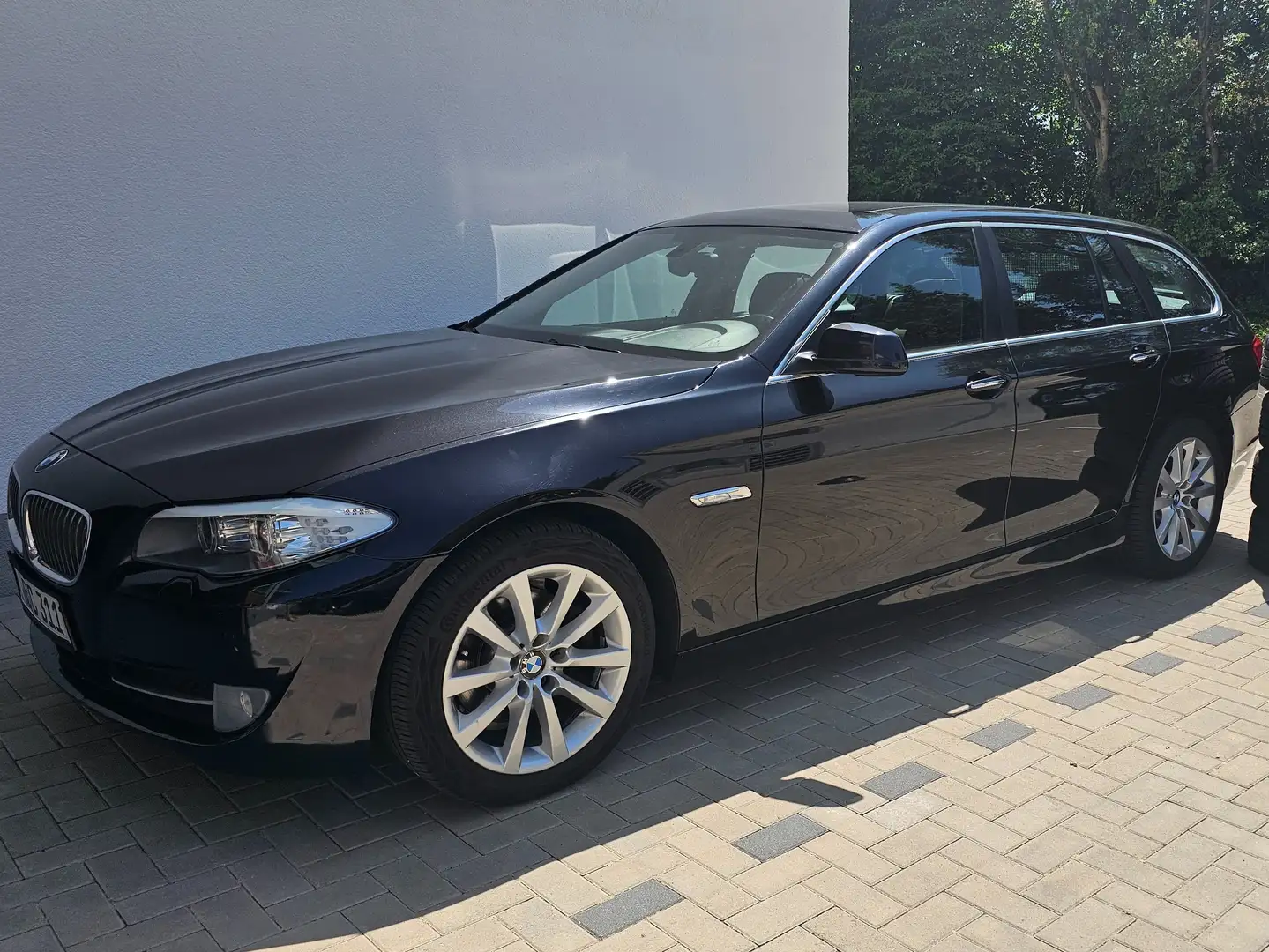 BMW 520 5er Touring Diesel 520d Touring Aut. Black - 1