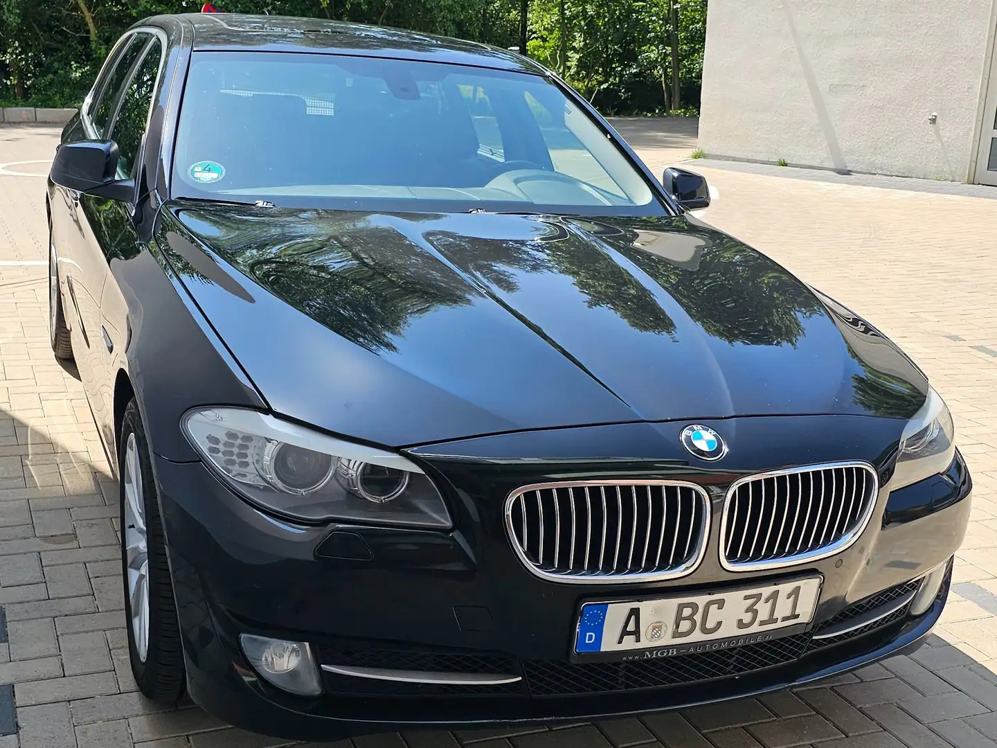 BMW 520 5er Touring Diesel 520d Touring Aut. Black - 2