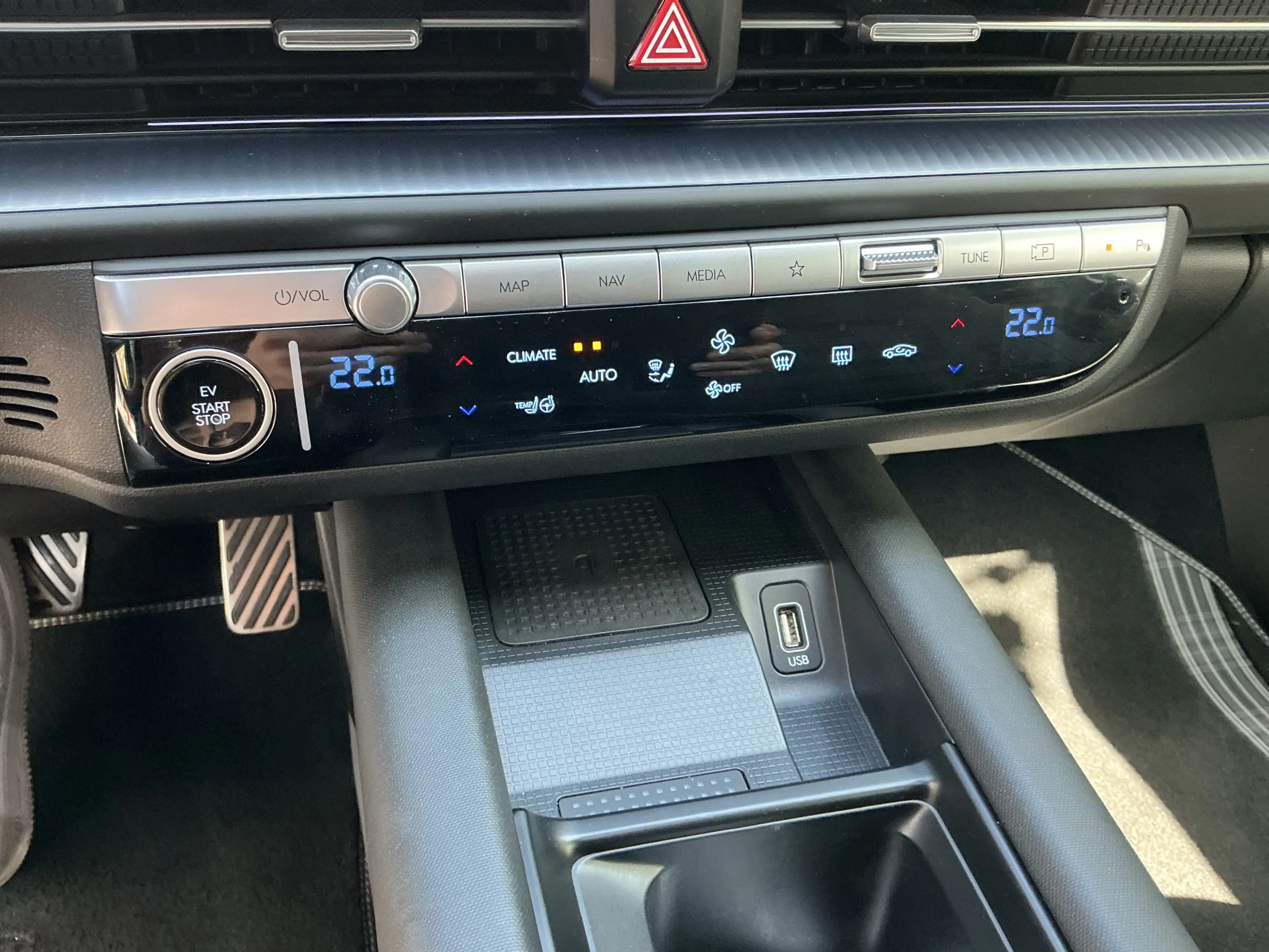 Hyundai IONIQ 6 First Edition Leder Pano BOSE ACC 4WD — photo 15