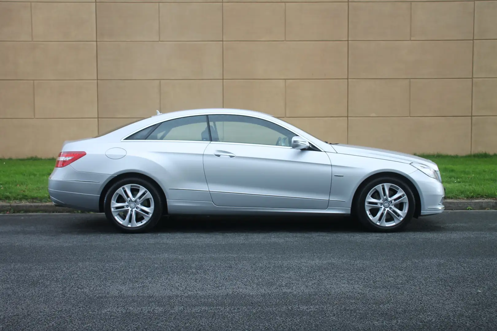 Mercedes-Benz E 350 Coupé CGI Avantgarde Zilver - 2