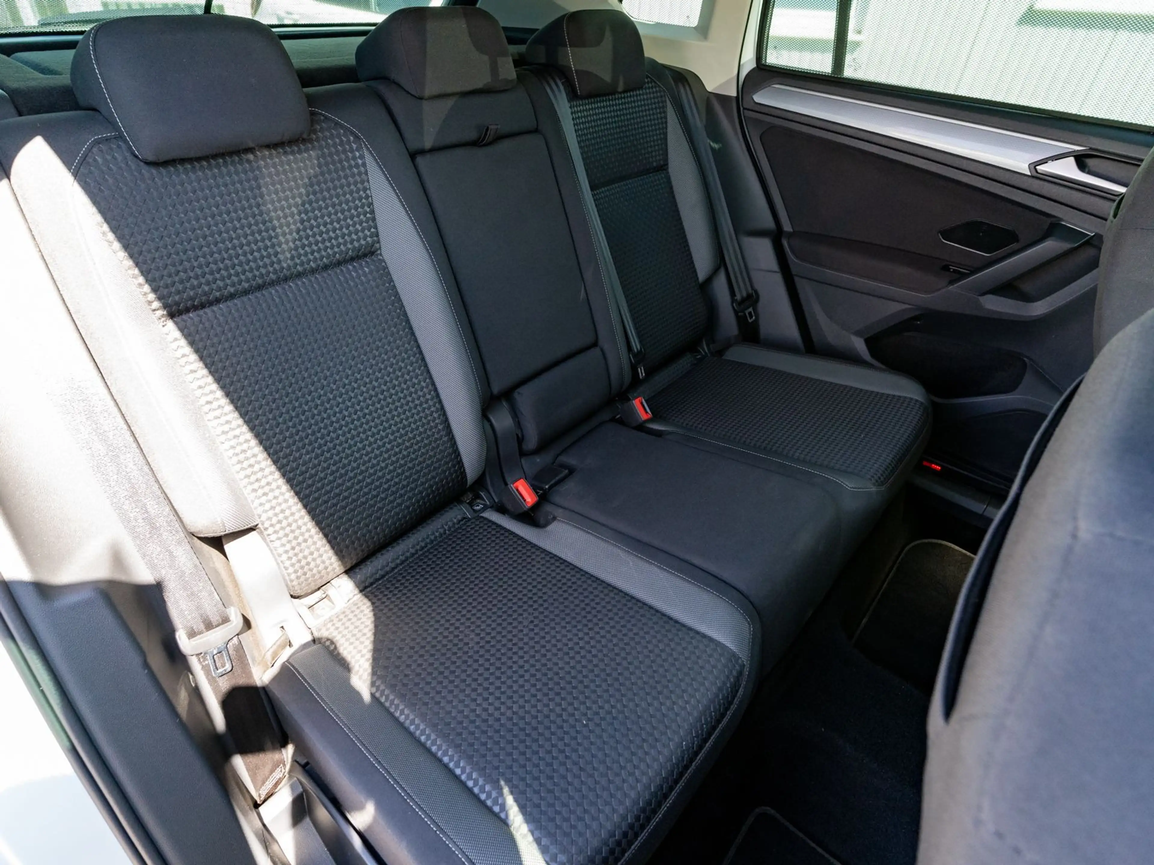 Volkswagen Tiguan Active 1.5 TSI DSG LED Navi RFK SHZ ACC — photo 8