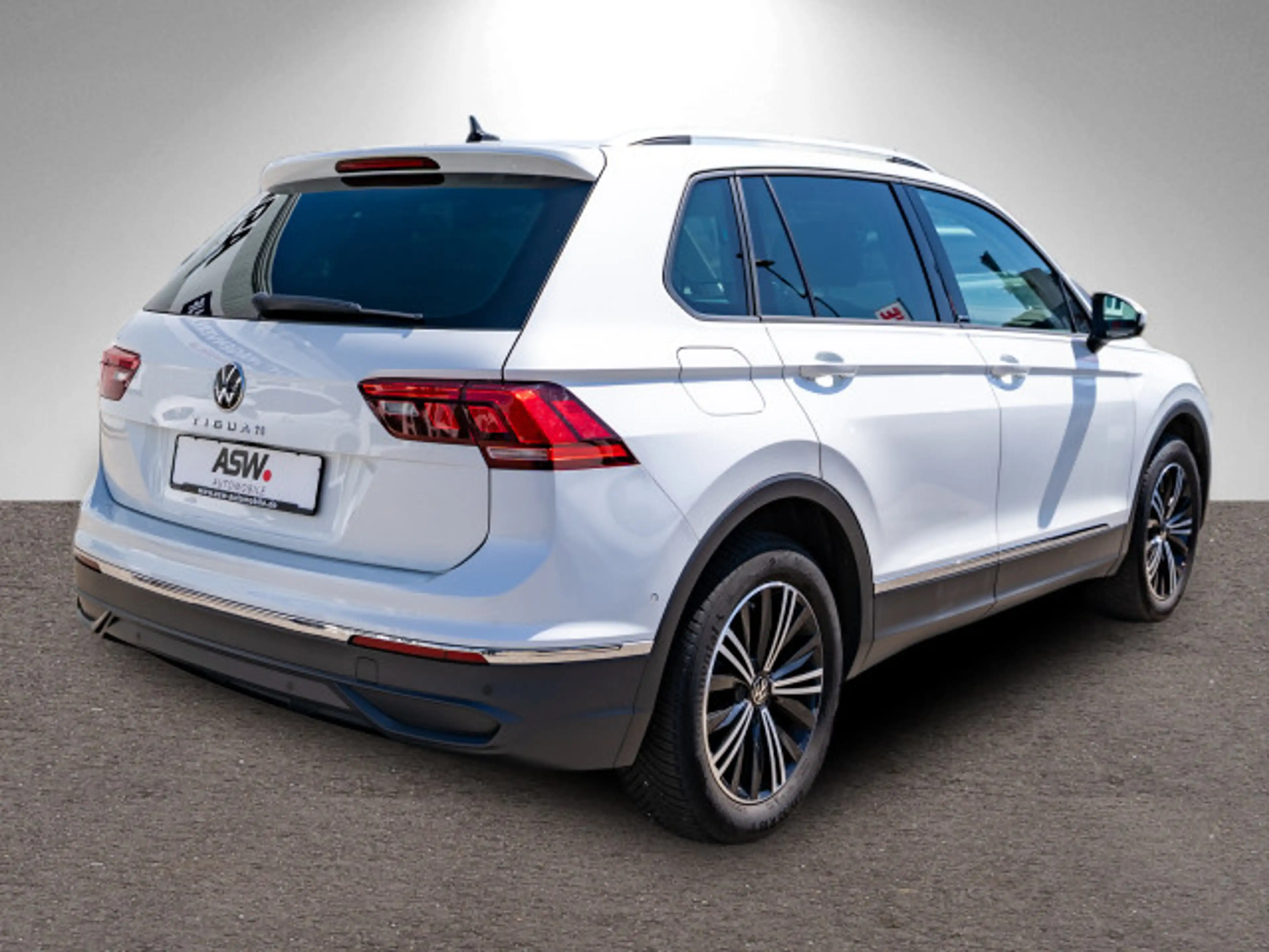 Volkswagen Tiguan Active 1.5 TSI DSG LED Navi RFK SHZ ACC — photo 3