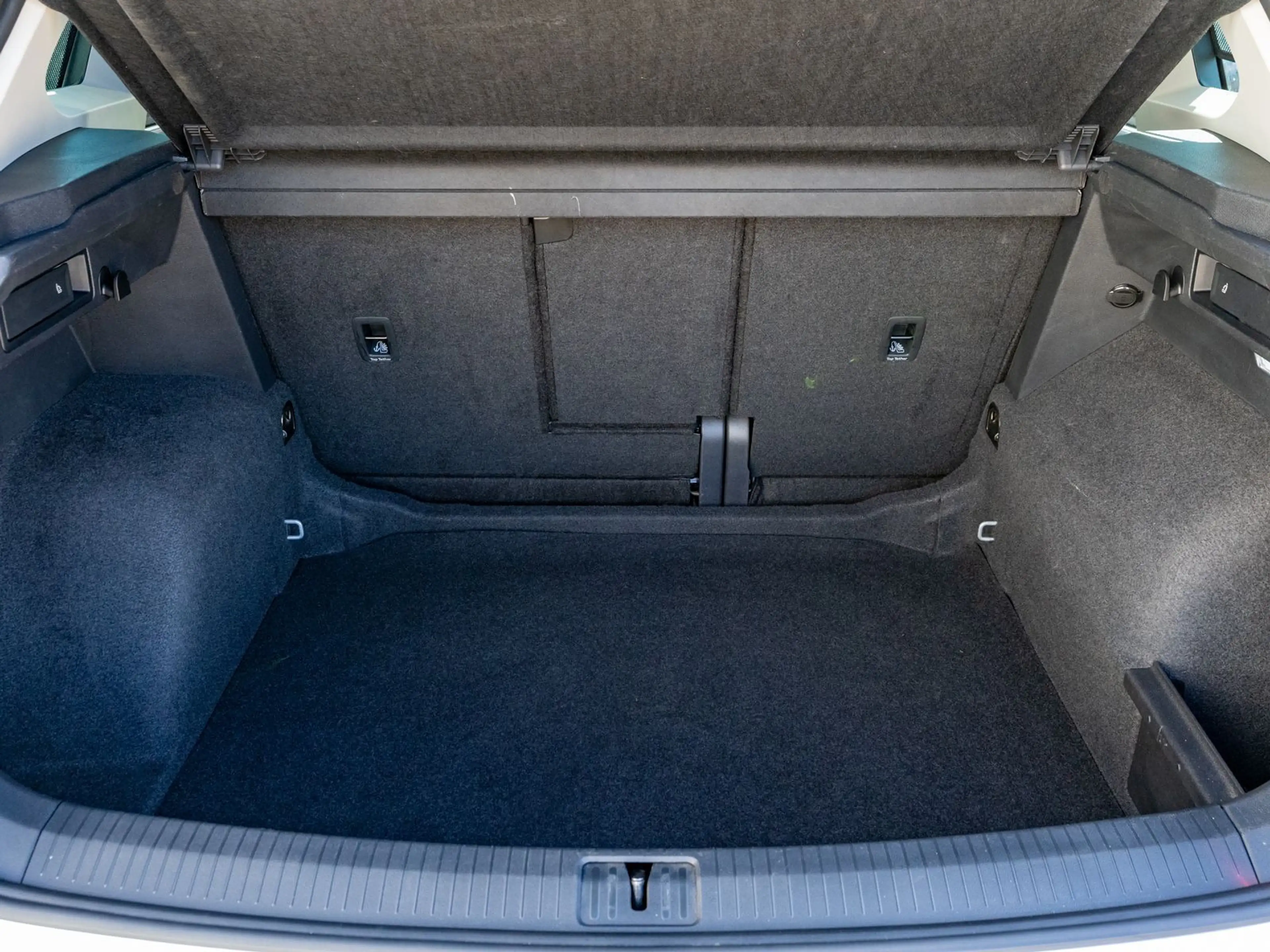 Volkswagen Tiguan Active 1.5 TSI DSG LED Navi RFK SHZ ACC — photo 9