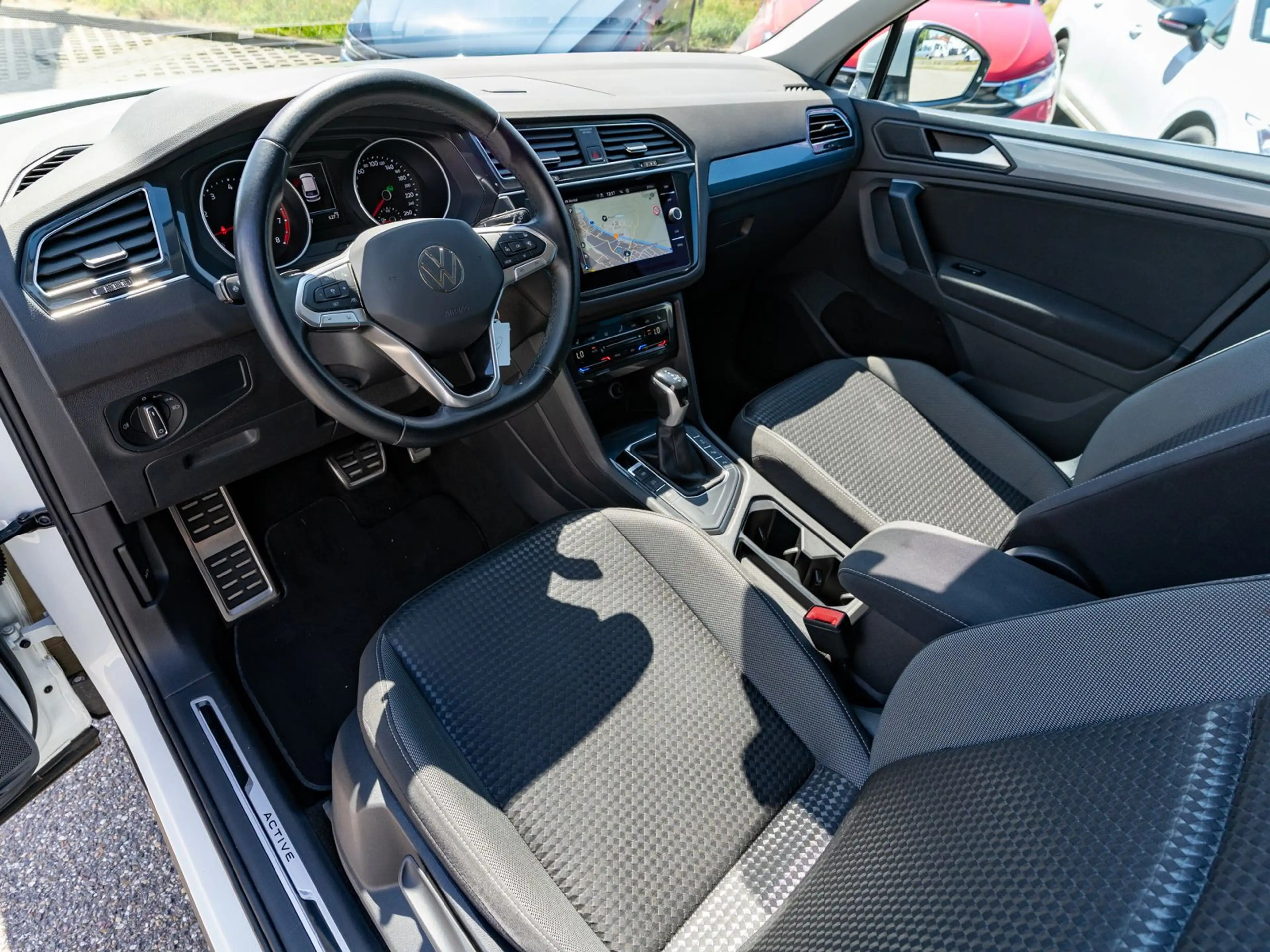 Volkswagen Tiguan Active 1.5 TSI DSG LED Navi RFK SHZ ACC — photo 12