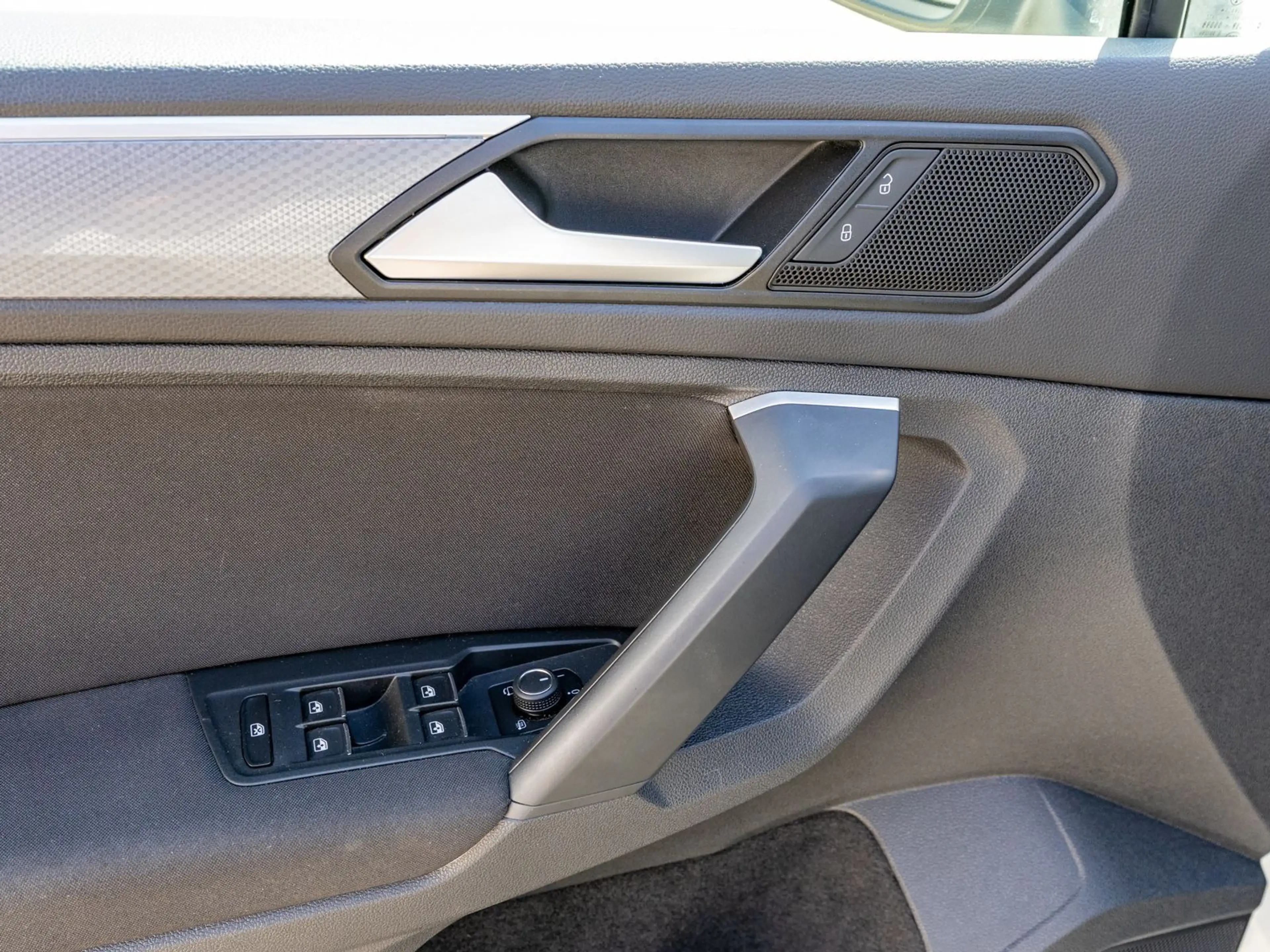 Volkswagen Tiguan Active 1.5 TSI DSG LED Navi RFK SHZ ACC — photo 11