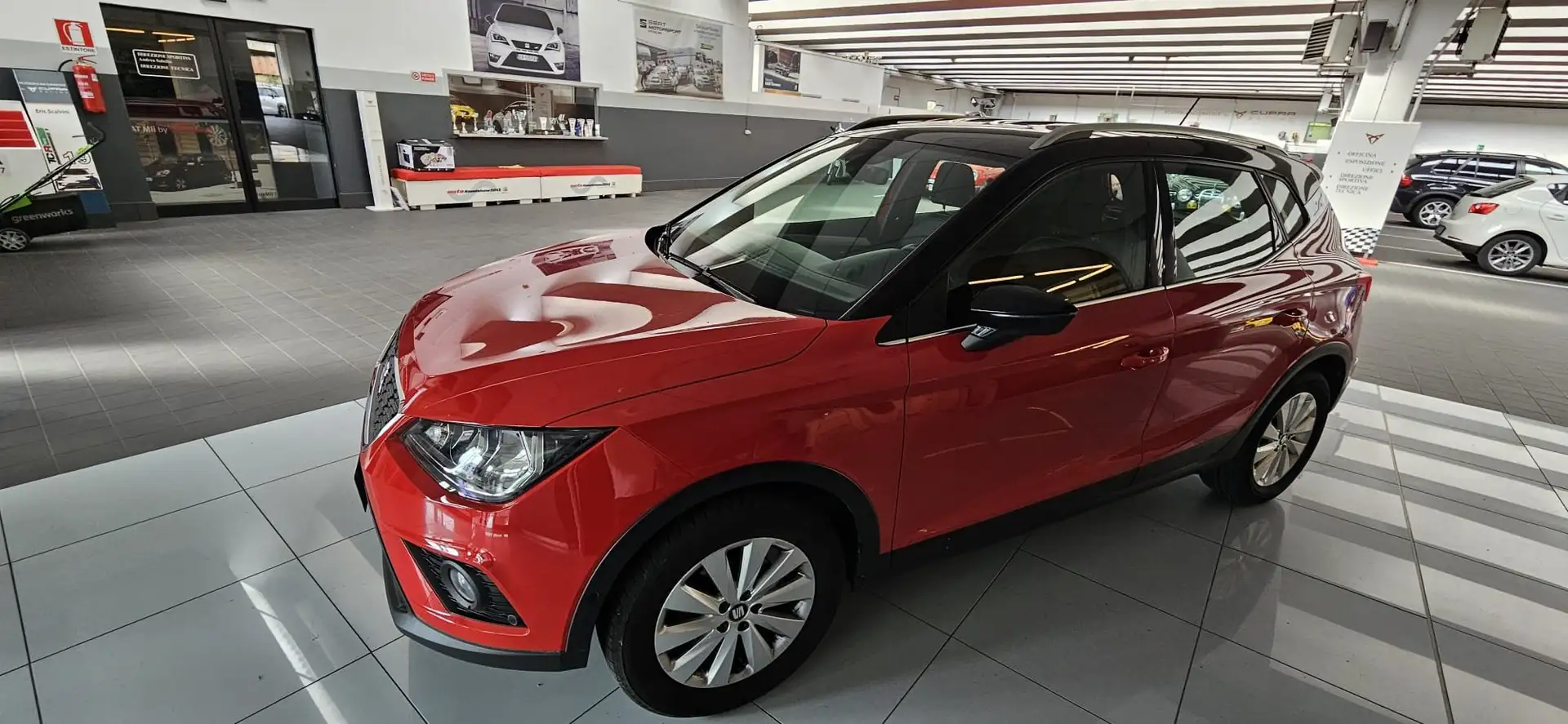 SEAT Arona Arona 2017 1.0 tgi Xcellence 90cv Rojo - 2