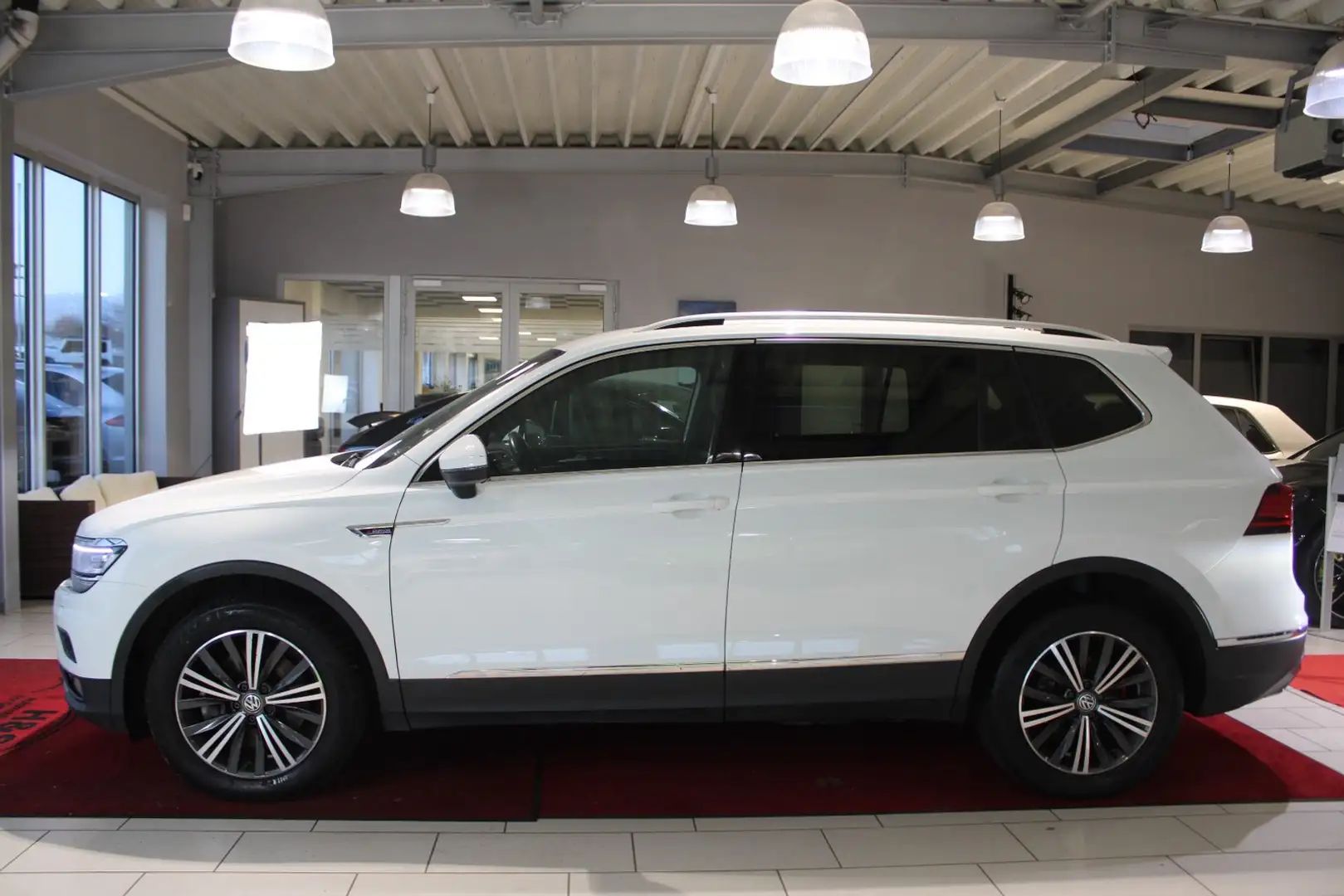 Volkswagen Tiguan Allspace Highline 4Motion 7-Sitzer White - 2