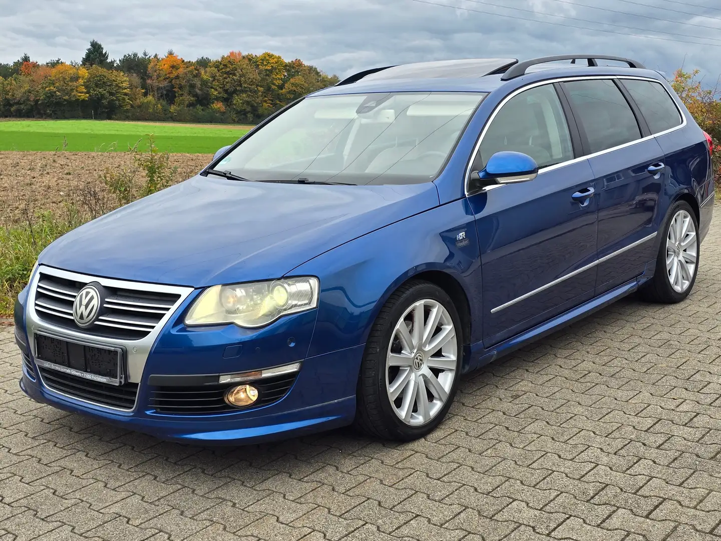 Volkswagen Passat Variant R-Line Edition Blauw - 1