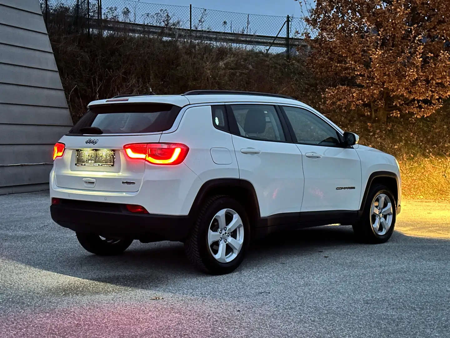 Jeep Compass 1,6 MultiJet II FWD Longitude Weiß - 2
