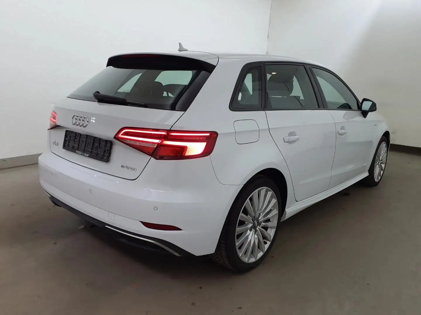 Audi A3 e-tron sport PLUS-PAKET VIRTUAL NAVI LED PDC Weiß - 2