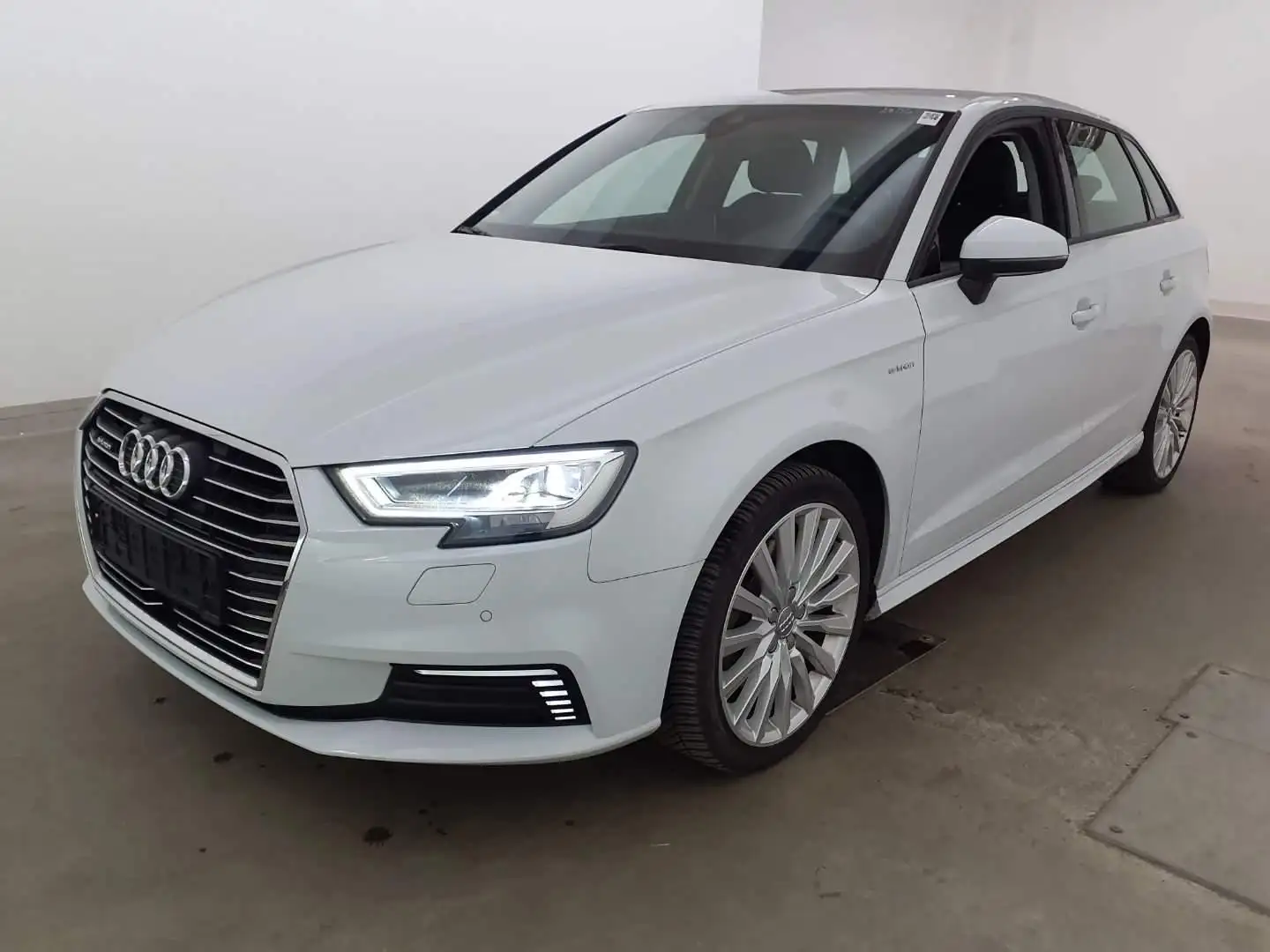 Audi A3 e-tron sport PLUS-PAKET VIRTUAL NAVI LED PDC Weiß - 1
