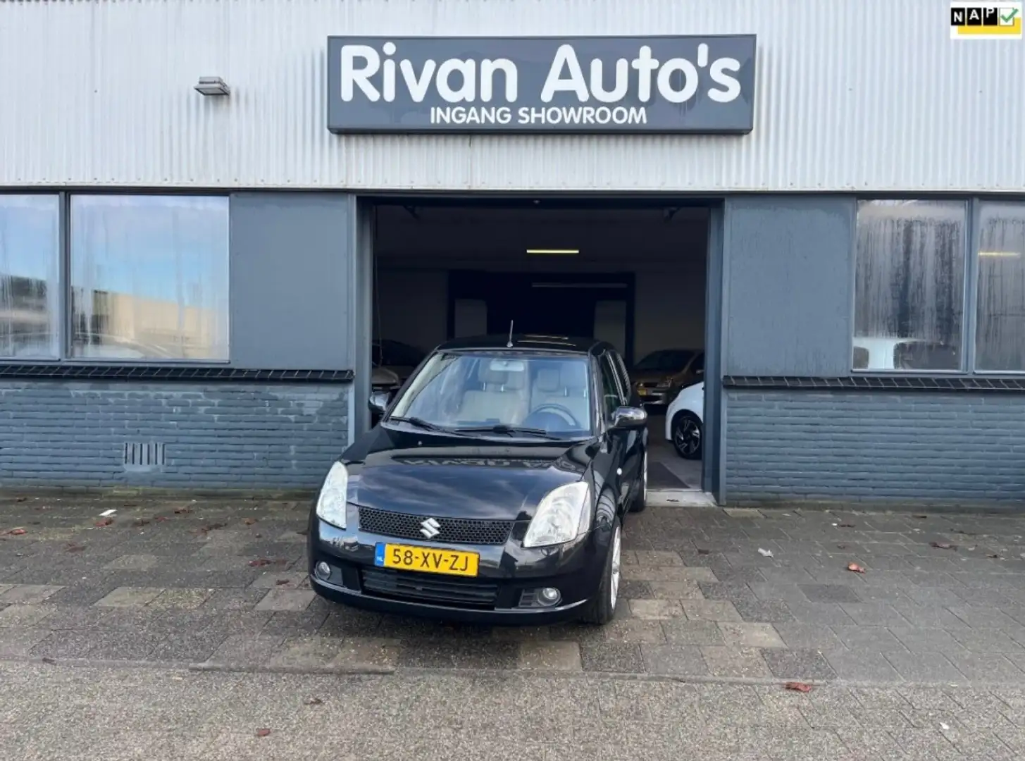 Suzuki Swift 1.5 EXCLUSIVE Schwarz - 1