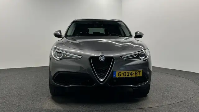 Alfa Romeo Stelvio view 6