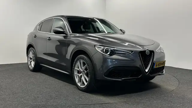 Alfa Romeo Stelvio view 3