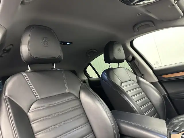 Alfa Romeo Stelvio view 14