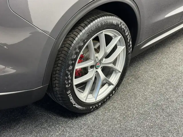 Alfa Romeo Stelvio view 12